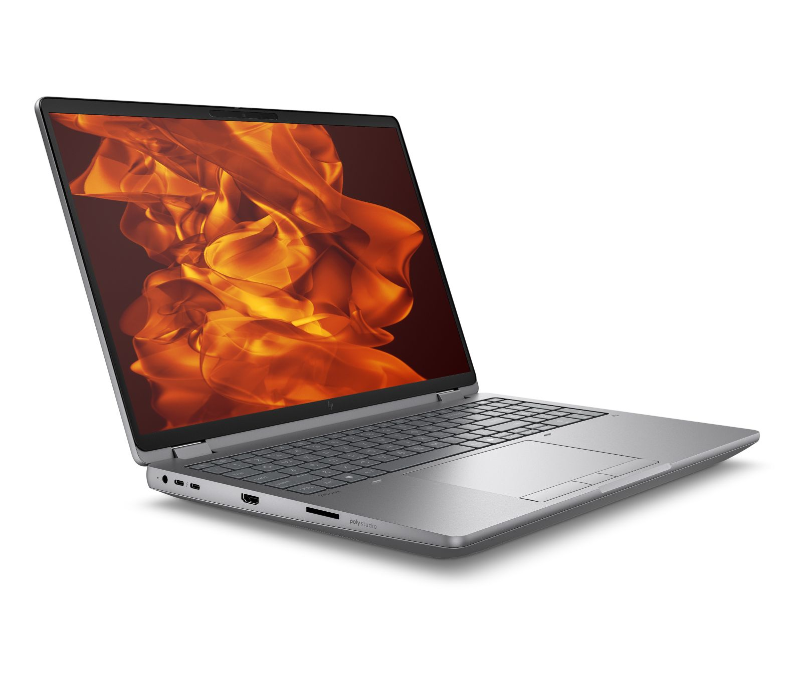 Un portátil HP plateado está abierto, mostrando una imagen abstracta de llamas naranjas y amarillas en su pantalla.