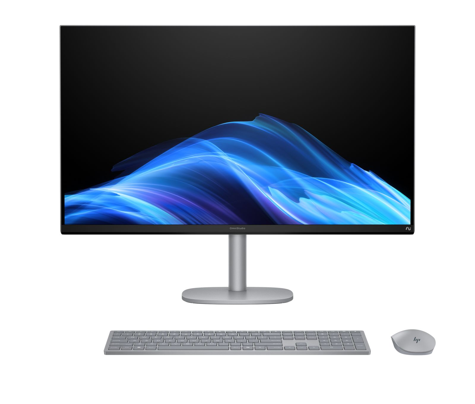 Un monitor, una tastiera e un mouse argentati sono visualizzati su sfondo bianco.