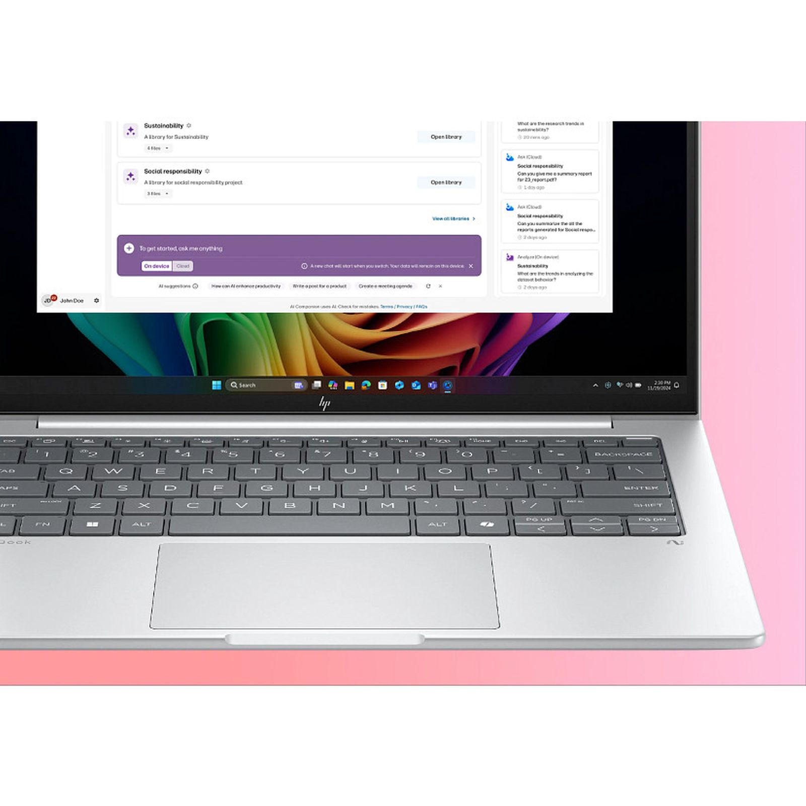 Ekran laptopa pokazuje interfejs czatu AI z bibliotekami 'Zrównoważony rozwój' i 'Odpowiedzialność społeczna'.