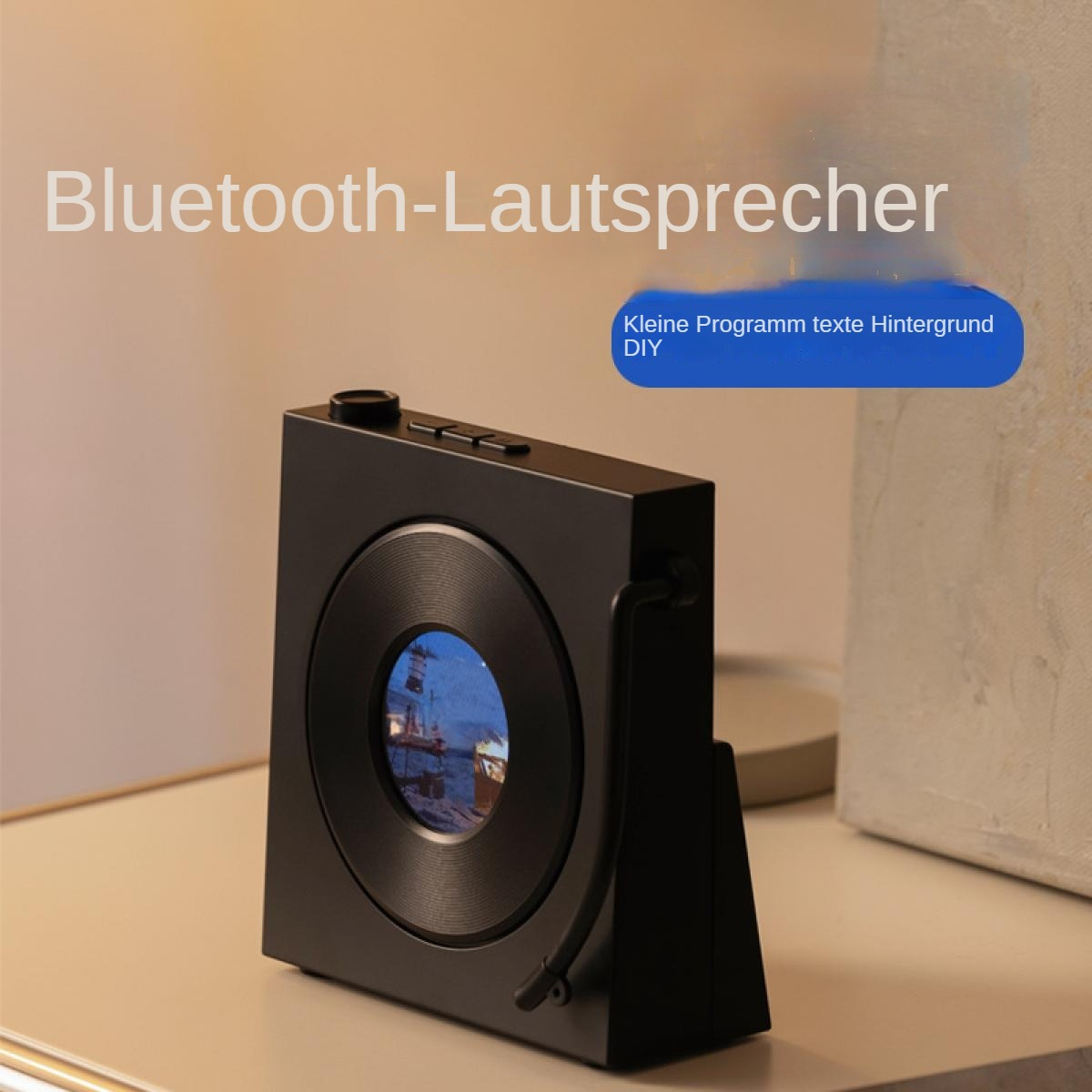Schwarzer Bluetooth-Lautsprecher in Form eines Plattenspielers mit Vinyl-Plattendesign.