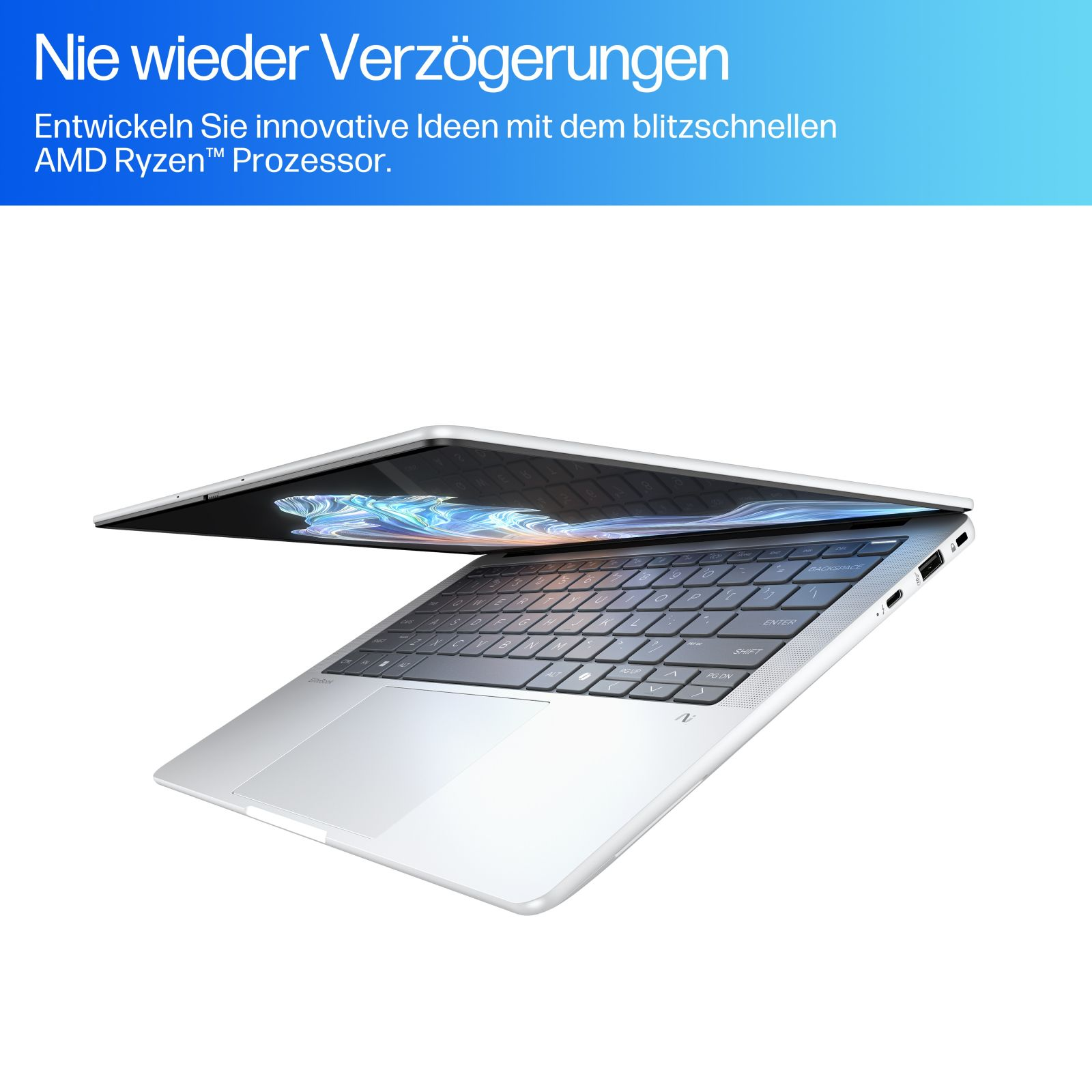 Srebrny laptop z otwartym ekranem, wyświetlający sztukę abstrakcyjną. Klawiatura jest widoczna.