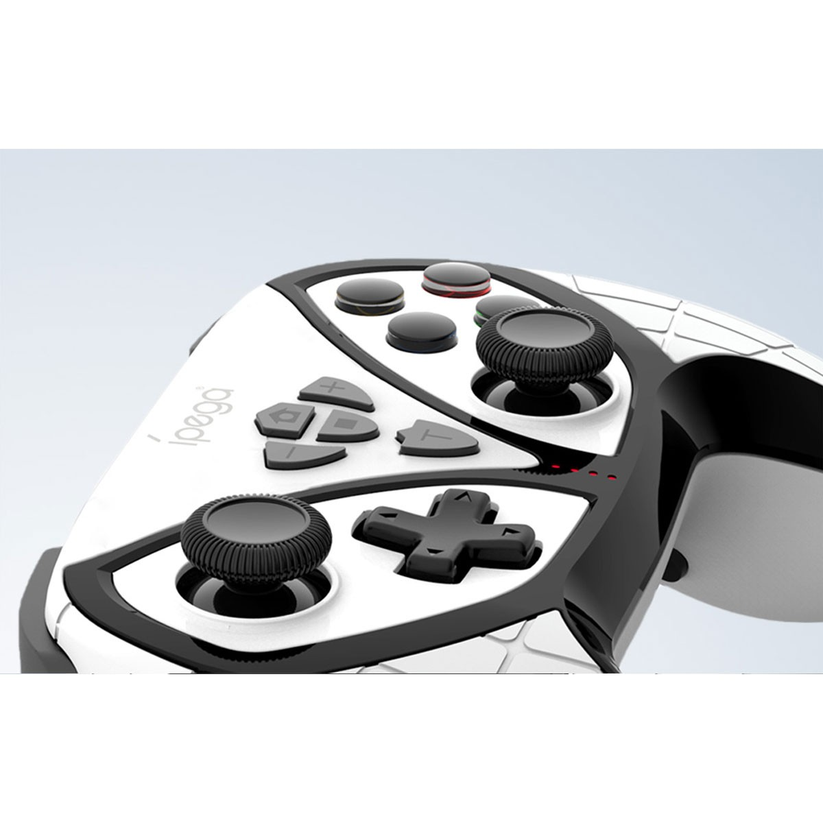 Un controller di gioco bianco e nero con joystick e pulsanti su sfondo chiaro.