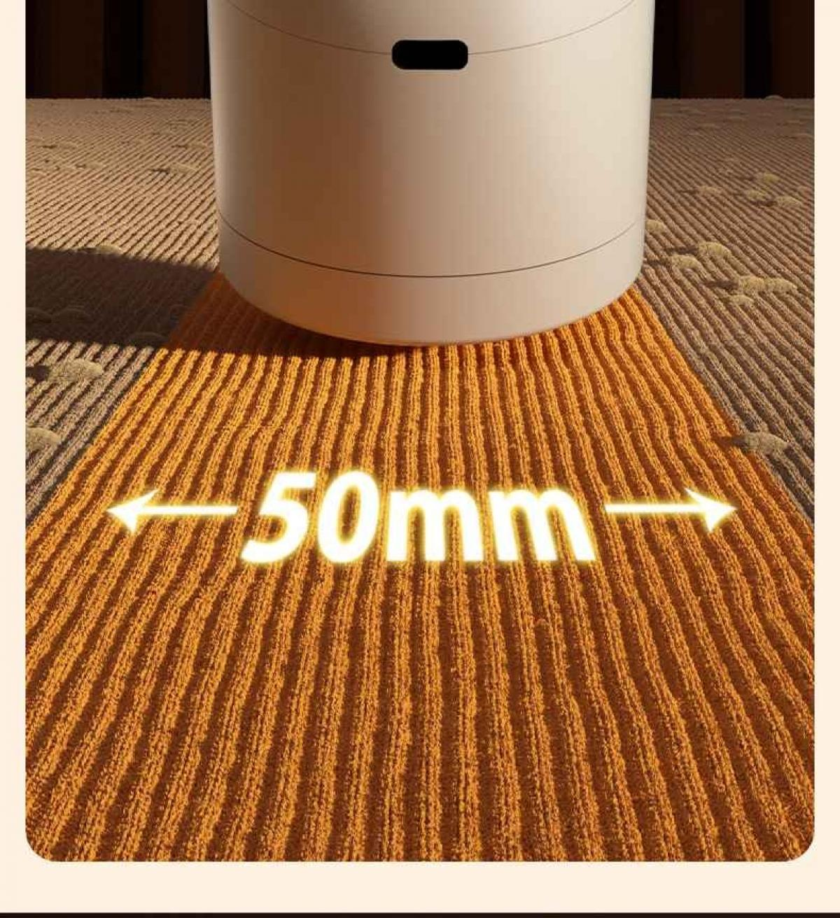 Ein weißer Zylinder steht auf einem orangefarbenen Teppich mit der Aufschrift 50mm.