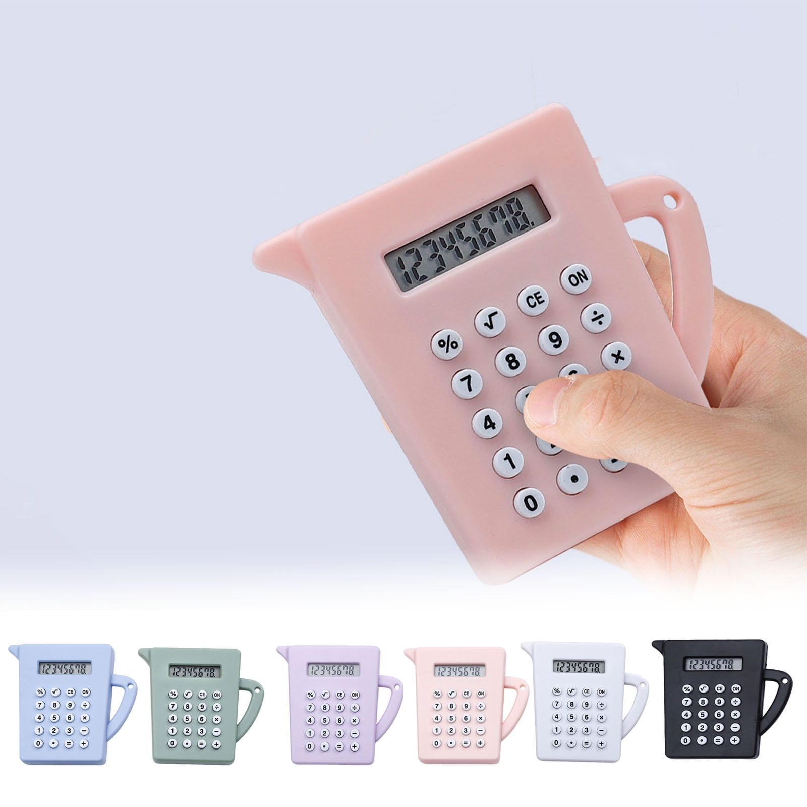 Eine Hand drückt auf eine rosa Tasse-Taschenrechner. Mehrere andere sind zu sehen.