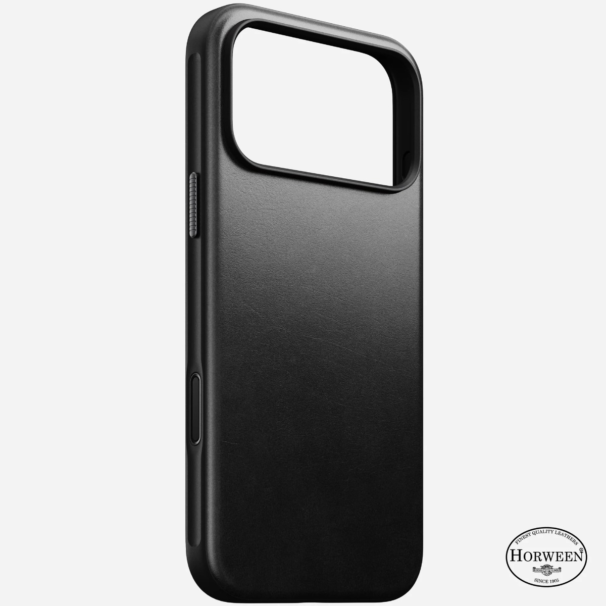 Custodia per telefono in pelle nera con ampio ritaglio per fotocamera e dettagli pulsanti. Logo Horween in basso.