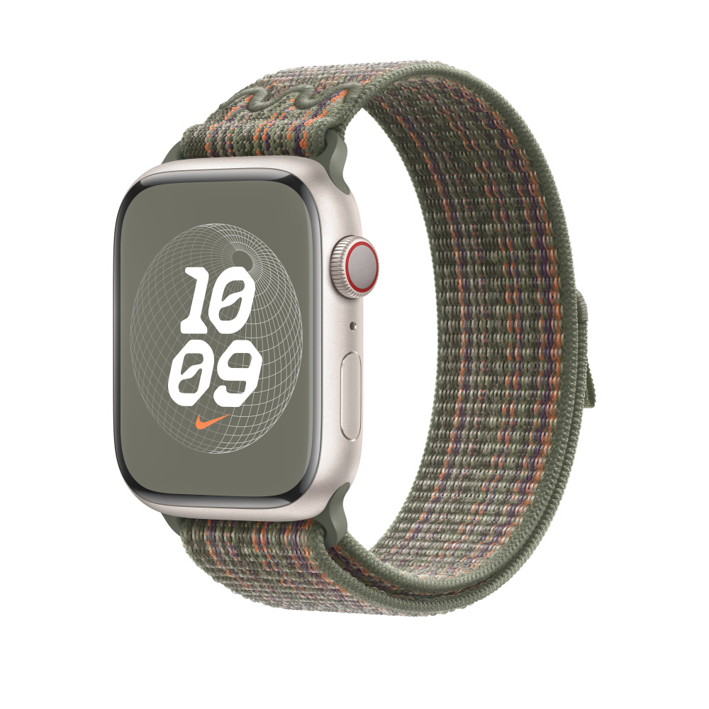 Eine silberne Smartwatch mit Nike-Zifferblatt und mehrfarbigem Stoffarmband.