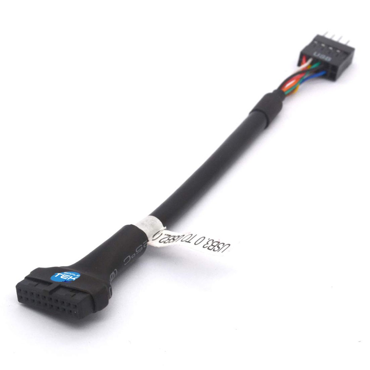 Un cavo adattatore USB 3.0 nero con fili colorati e due connettori su sfondo bianco.