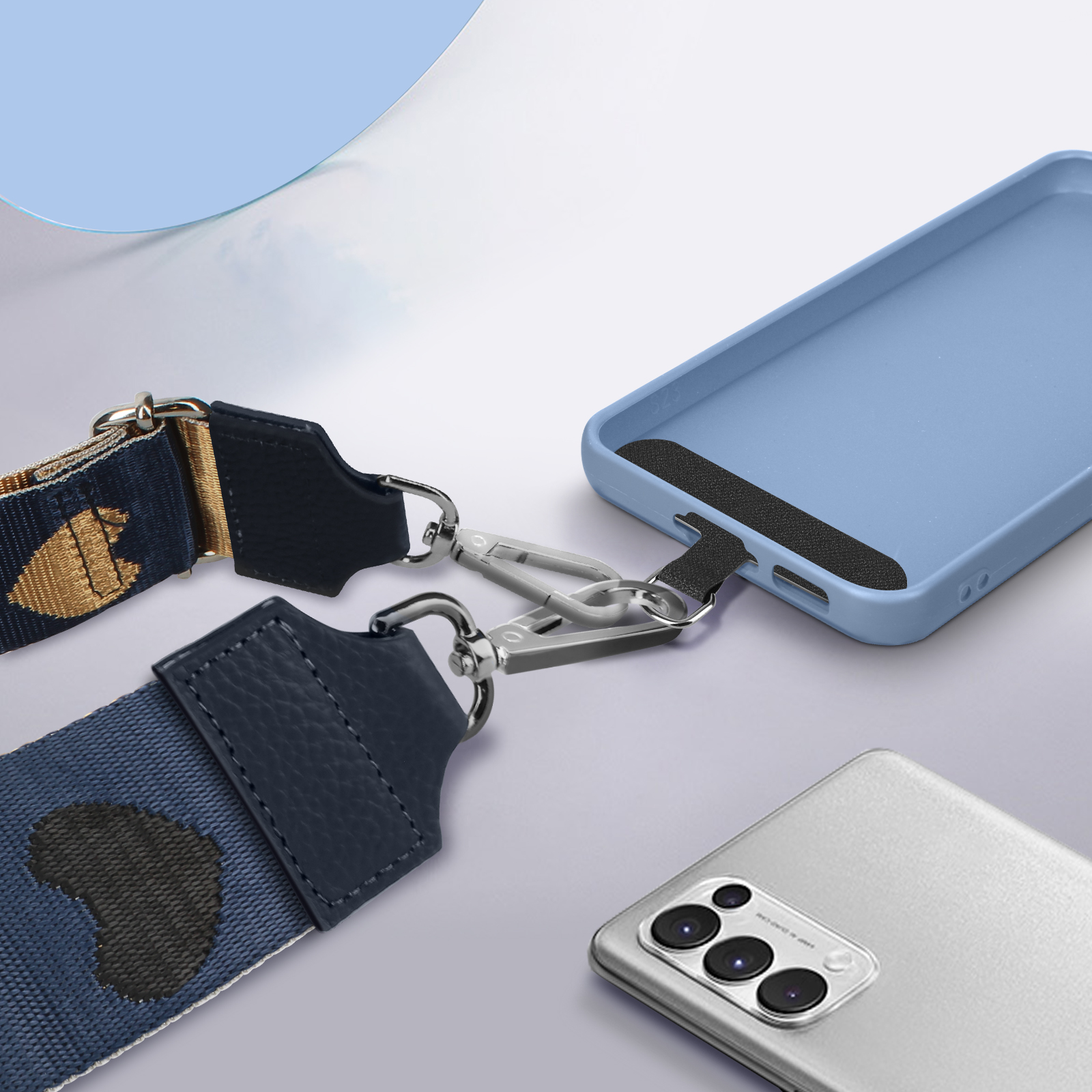 Una custodia blu per telefono con cinturino e un telefono argentato con fotocamere multiple.
