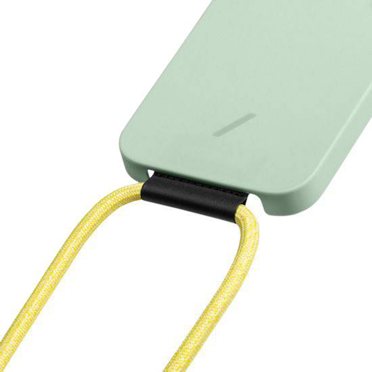 Una custodia per telefono verde chiaro con un laccio giallo attaccato a un passante nero.