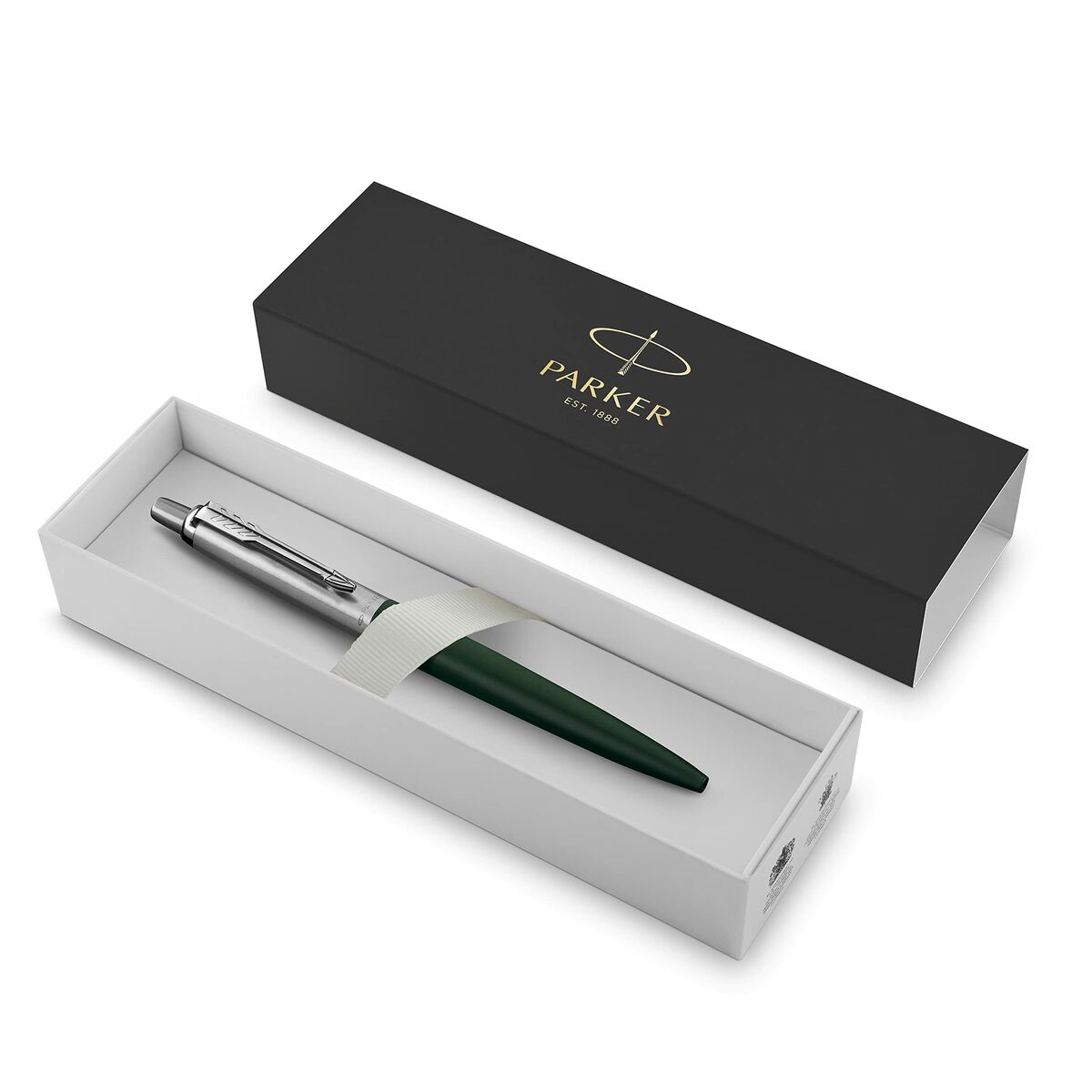 Una penna Parker verde poggia in una scatola bianca, accanto a una scatola nera aperta con il logo Parker.
