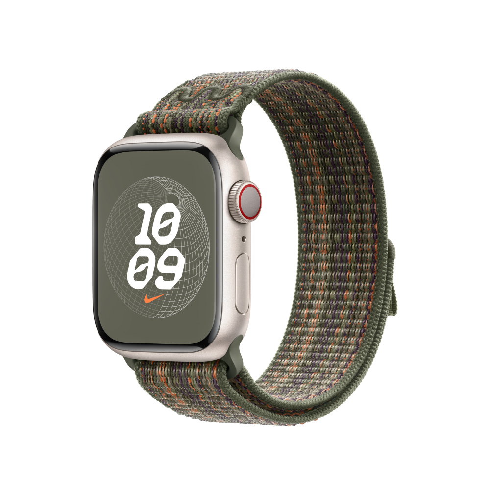 Eine Smartwatch mit grün gemustertem Armband zeigt 10:09. Ein Nike-Logo ist sichtbar.