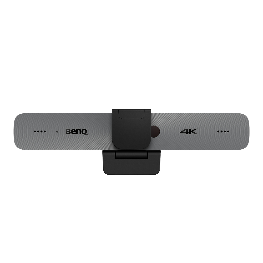 Webcam BenQ grigia con supporto a clip nero. Etichetta 4K e punti.