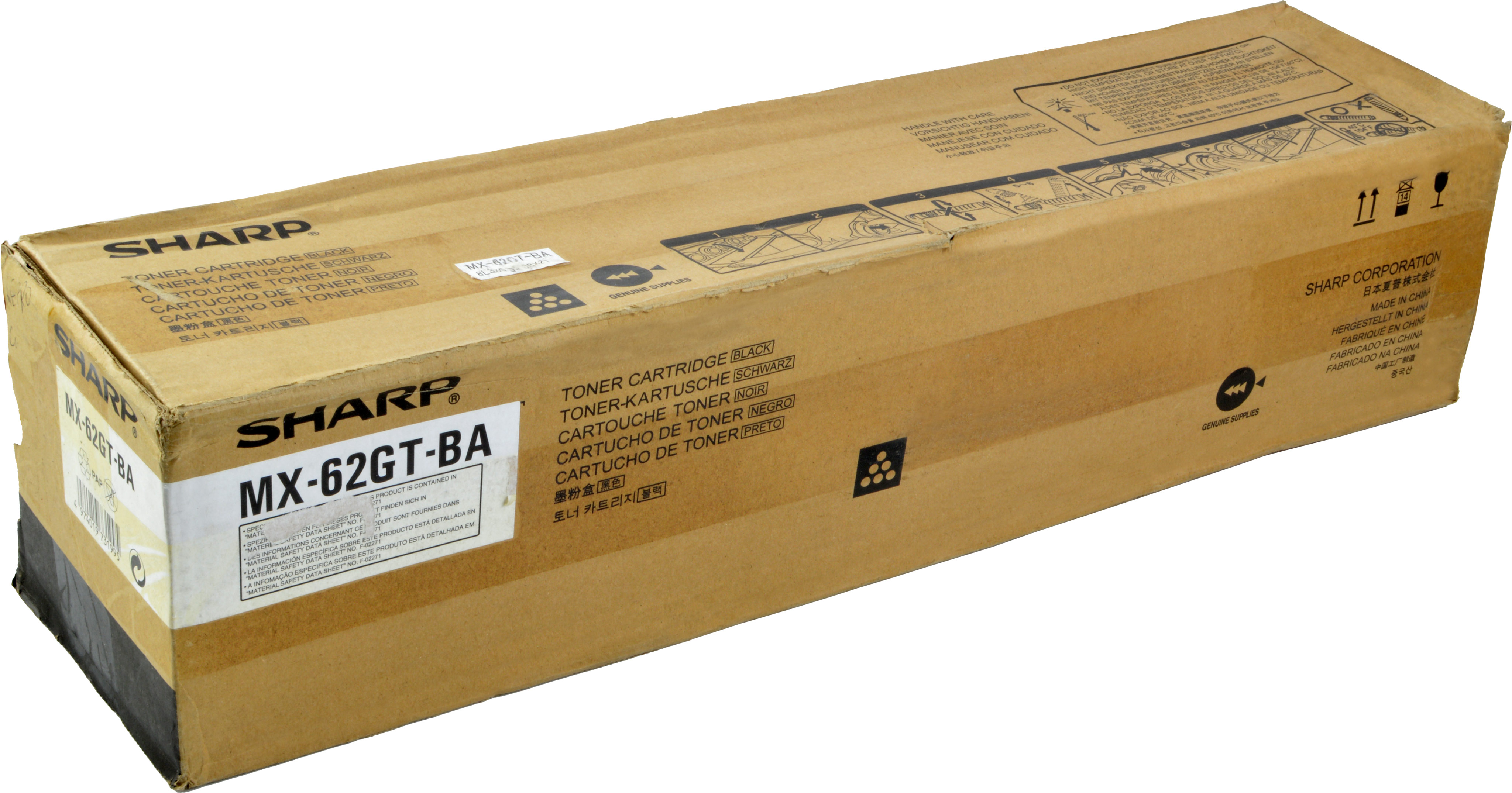 Una scatola di cartone per una cartuccia toner nera Sharp MX-62GT-BA, con stampa.