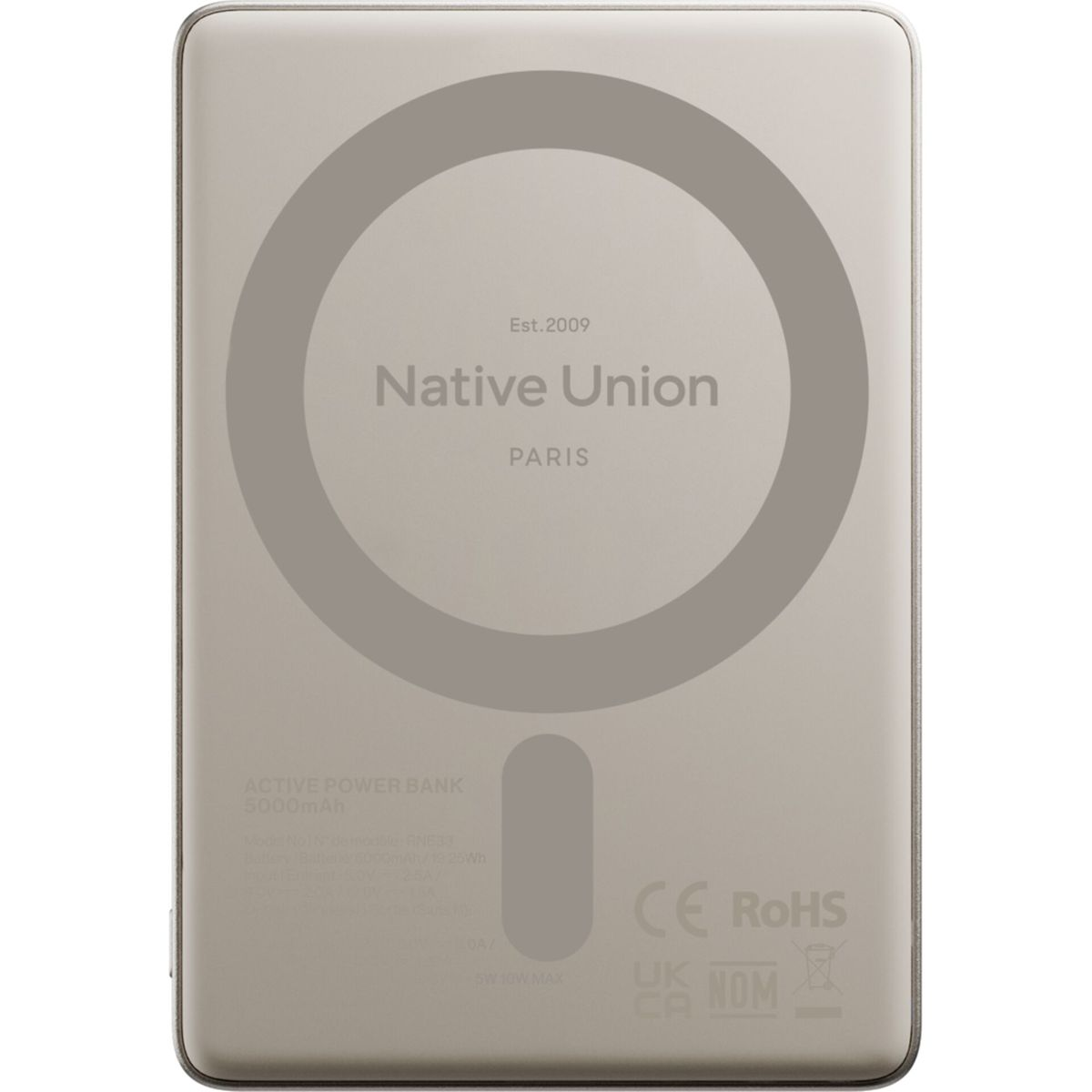 Arrière d'une batterie externe beige Native Union de 5000 mAh avec logo et certifications.