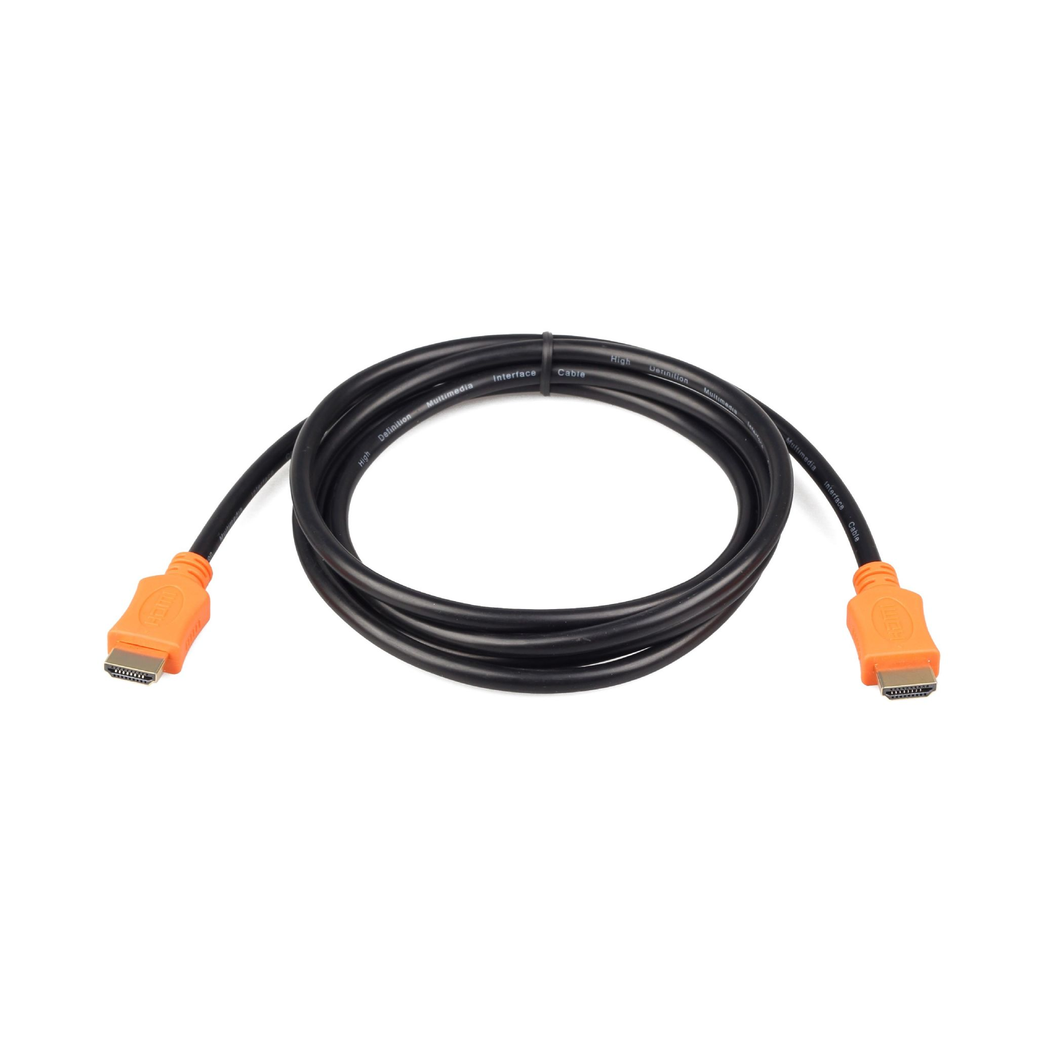 Un cavo HDMI nero con connettori arancioni è arrotolato su sfondo bianco.