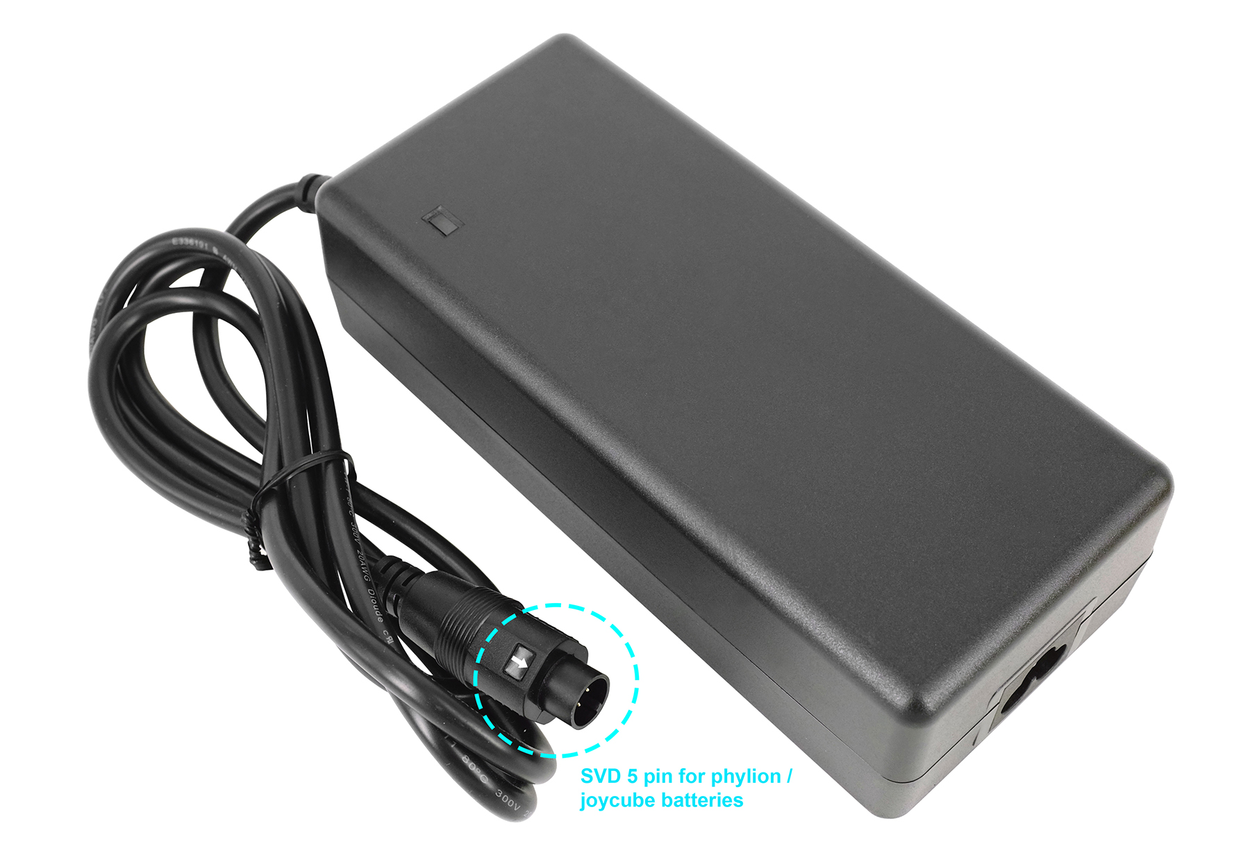 Schwarzer Netzadapter mit 5-Pin-Anschluss für Phylion/Joycube-Akkus.