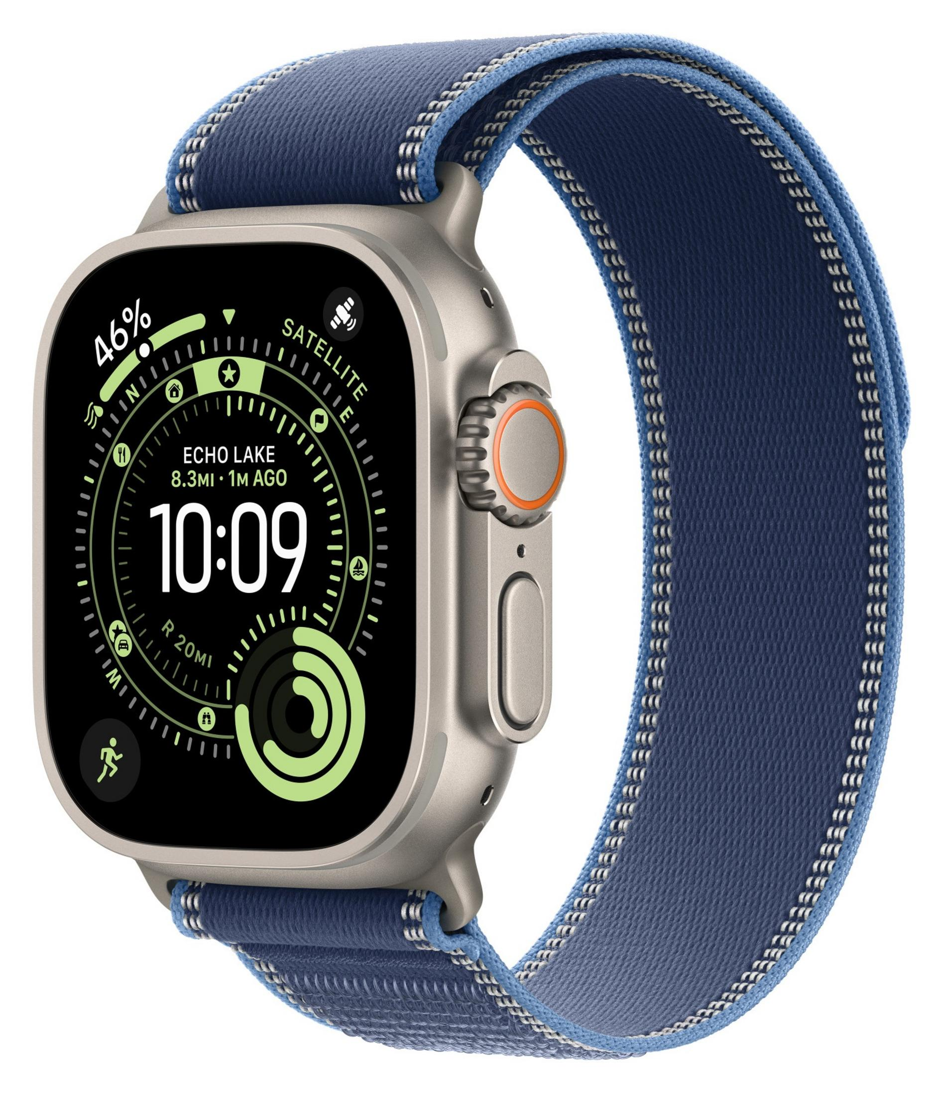 Uno smartwatch argentato con cinturino in tessuto blu e display illuminato.