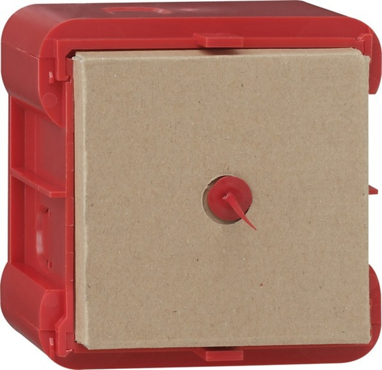 Scatola rossa con inserto in cartone e uno spillo rosso al centro.