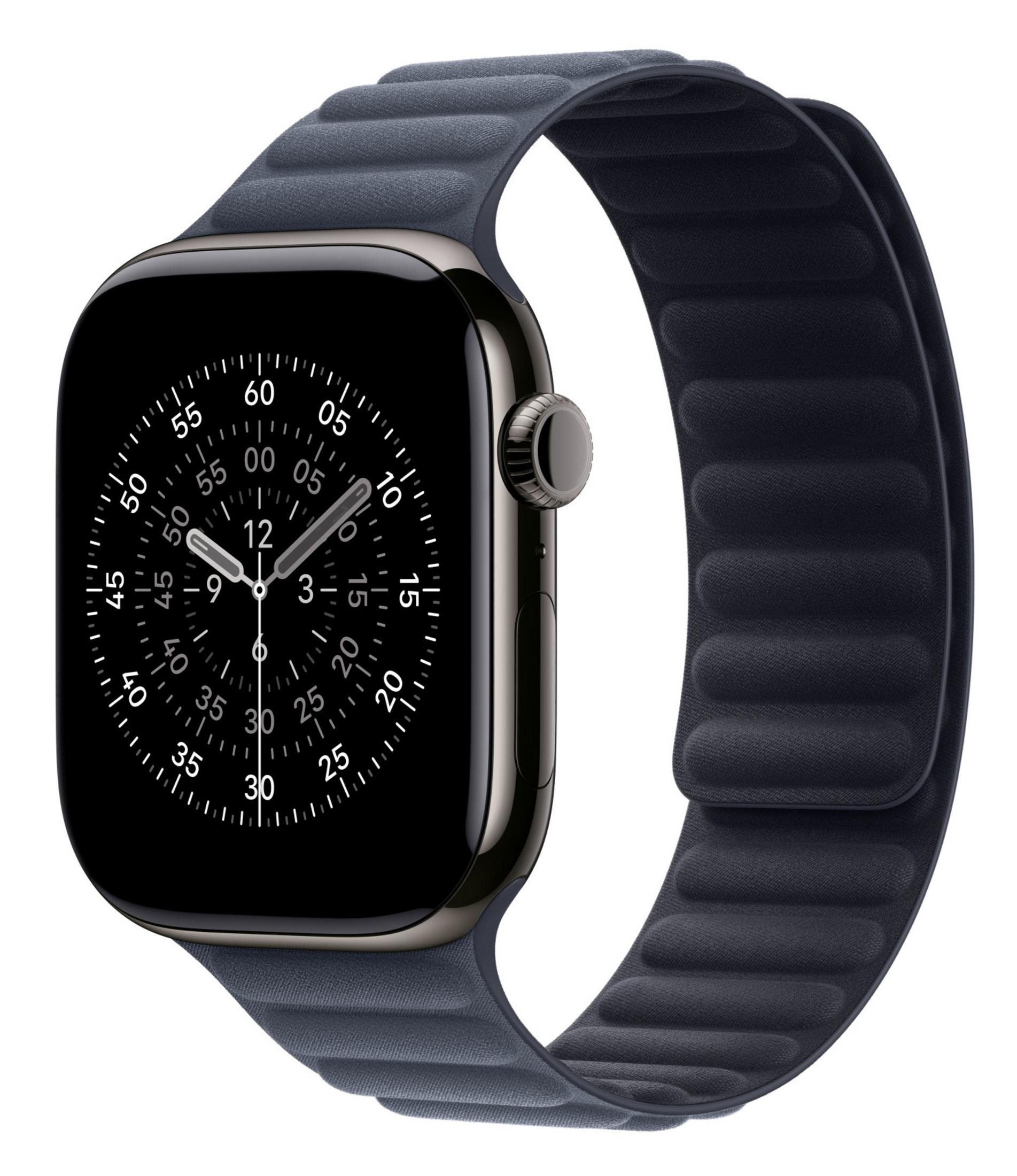 Un Apple Watch grigio scuro con cinturino testurizzato mostra un quadrante nero con numeri e indicatori bianchi.
