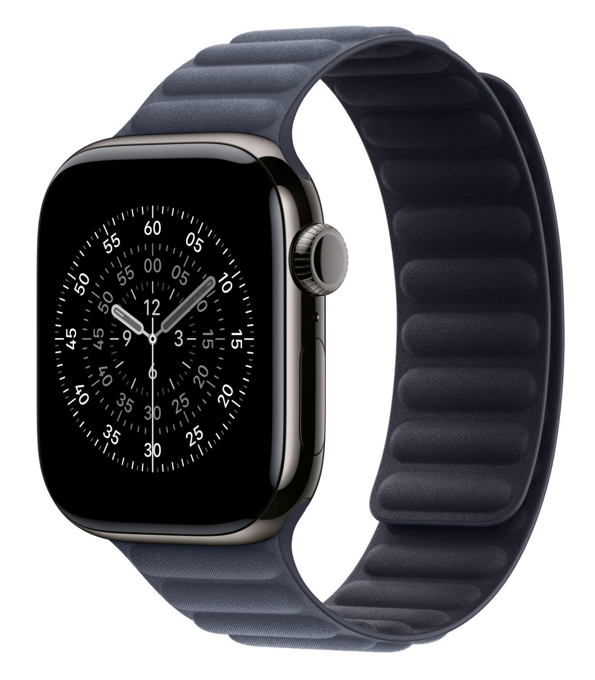 Un Apple Watch blu scuro con quadrante nero che mostra un orologio. Indicatori bianchi mostrano l'ora.