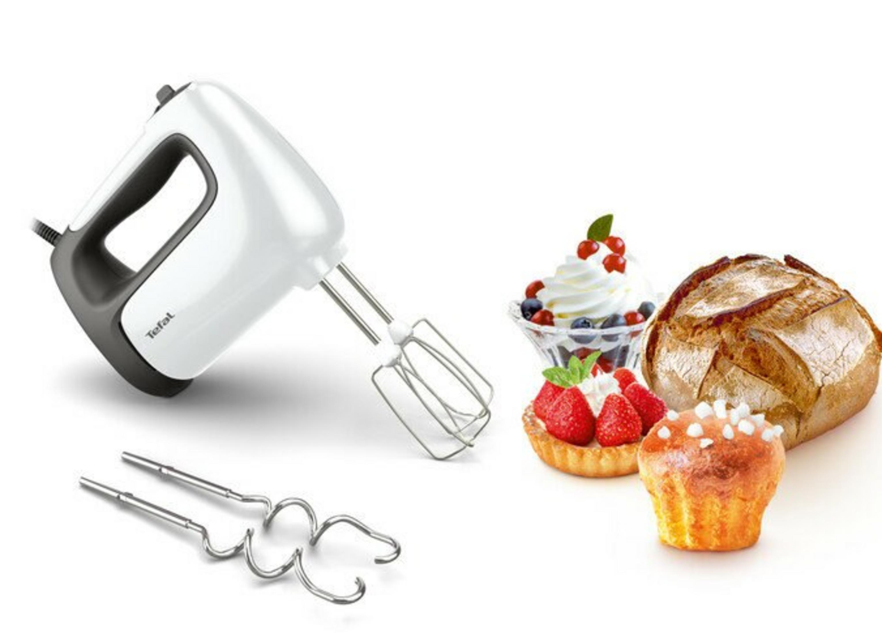 Weißer Tefal-Handmixer mit Schlägern, Brot, Torte und Cupcake.