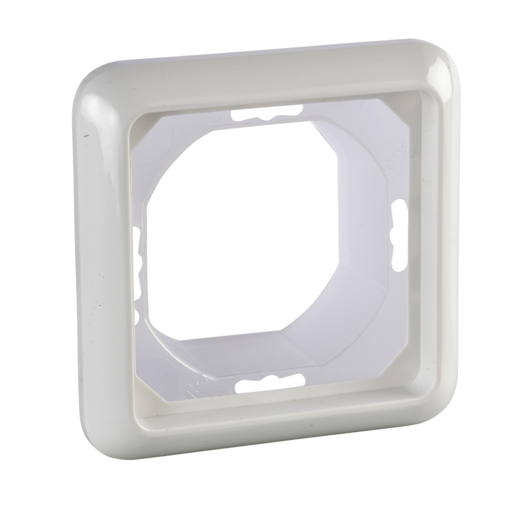 Una cornice quadrata in plastica bianca per interruttore o presa è mostrata su sfondo bianco.