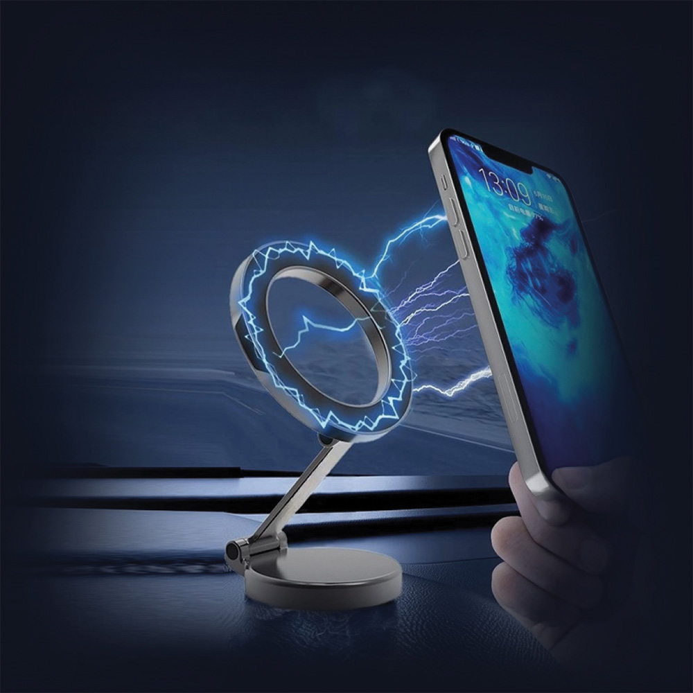 Halka şeklinde gümüş bir telefon standı, mavi elektrik kıvılcımlarıyla bir telefonu şarj ediyor.