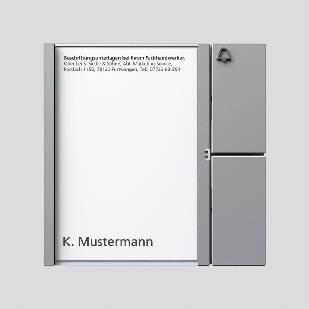 Una targhetta con testo e nome K. Mustermann in grigio.