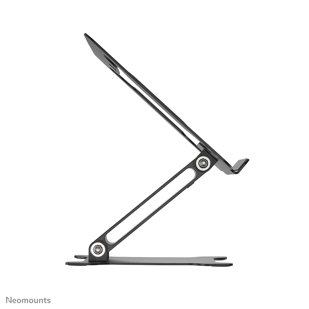 Een zwarte, opvouwbare laptopstandaard met verstelbare armen op witte achtergrond.
