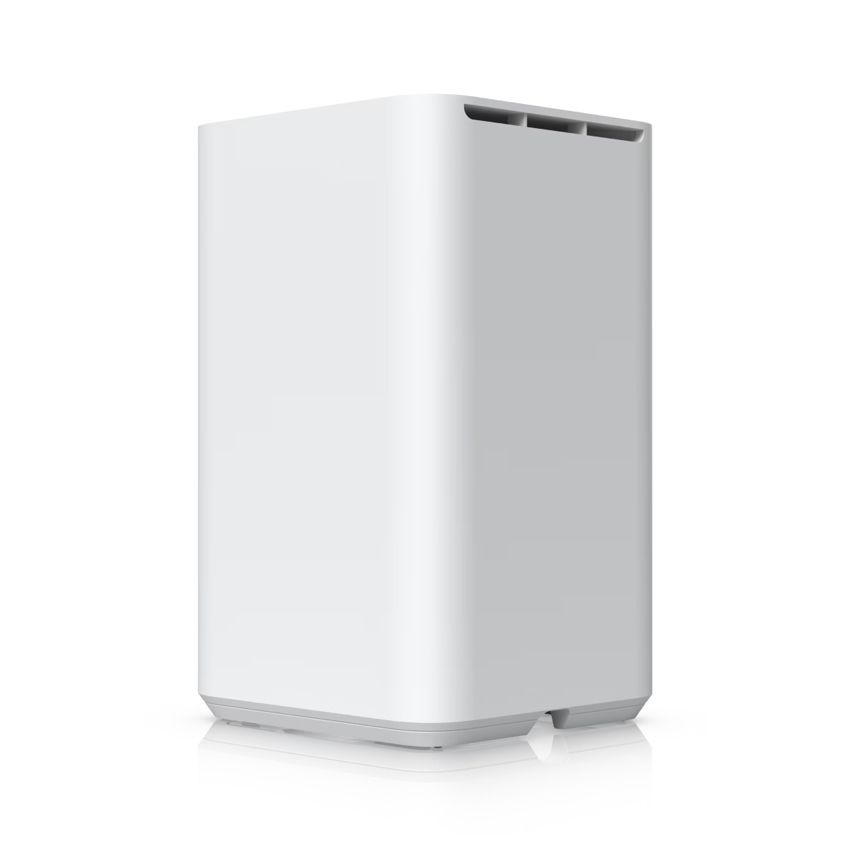 Un purificatore d'aria bianco e rettangolare con prese d'aria in alto.
