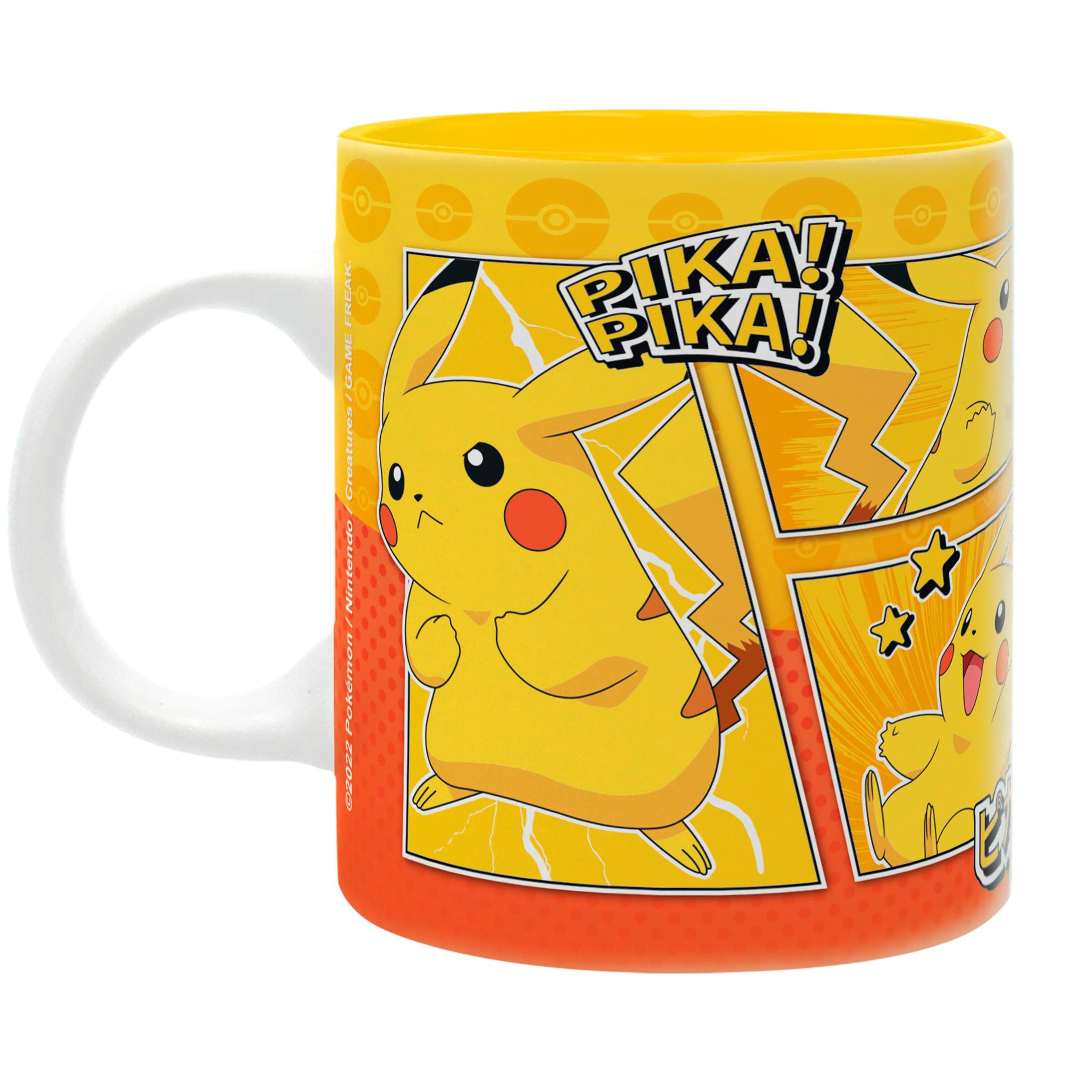 Tazza gialla con pannelli di fumetti di Pikachu e testo "Pika! Pika!". Manico bianco.