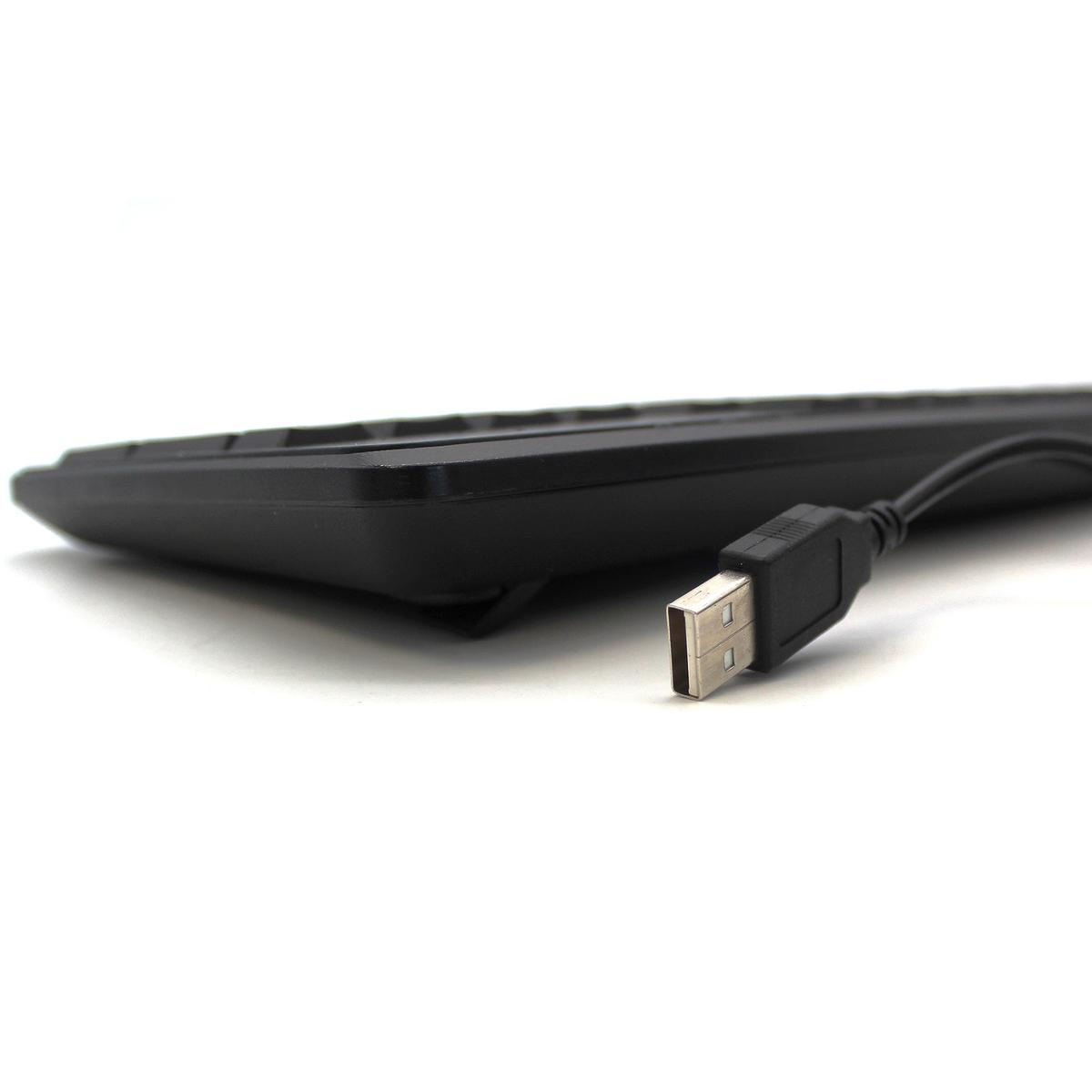 Un cavo USB nero con un connettore sporge dal lato di una tastiera.
