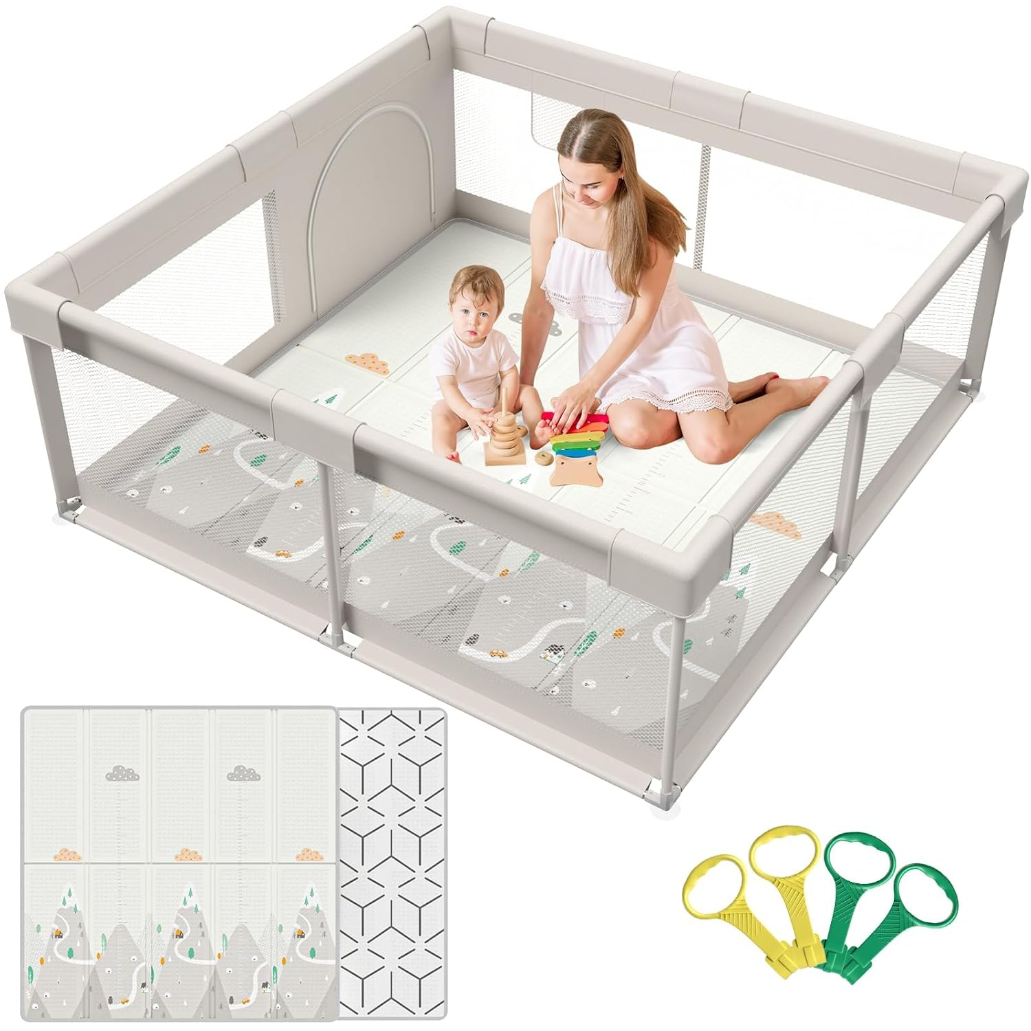Eine Frau und ein Baby spielen in einem grauen Laufstall mit Spielzeug. Matten und Griffe separat gezeigt.