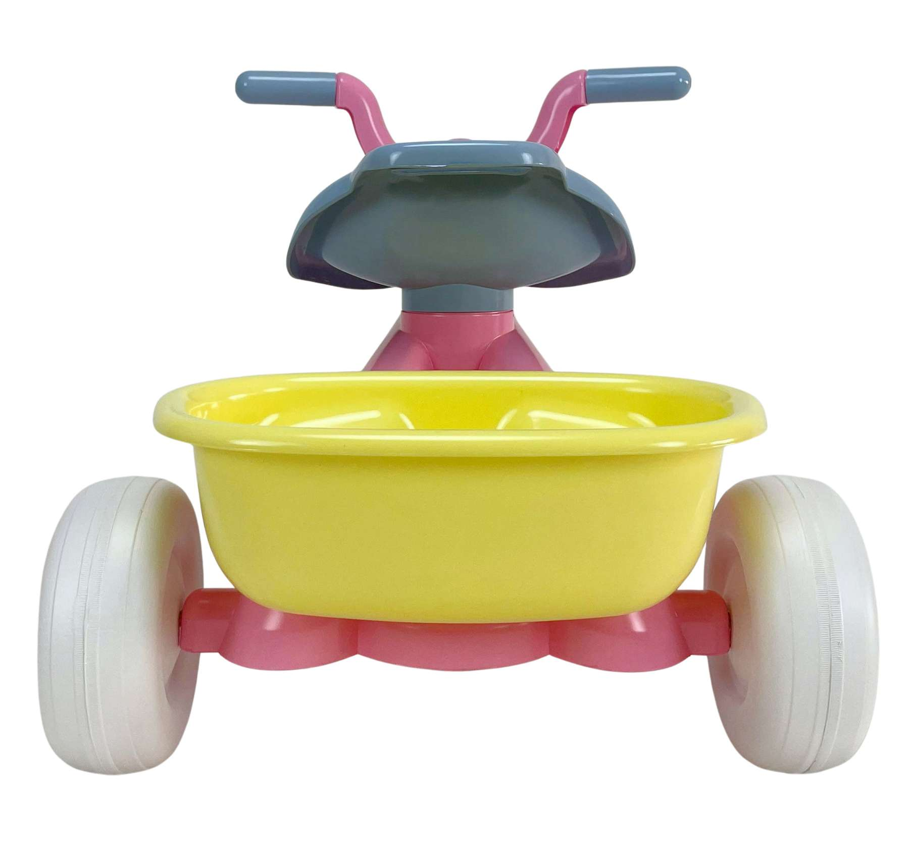 Ein Dreirad für Kinder mit gelbem Eimer, rosa Rahmen und grauen Lenkern.