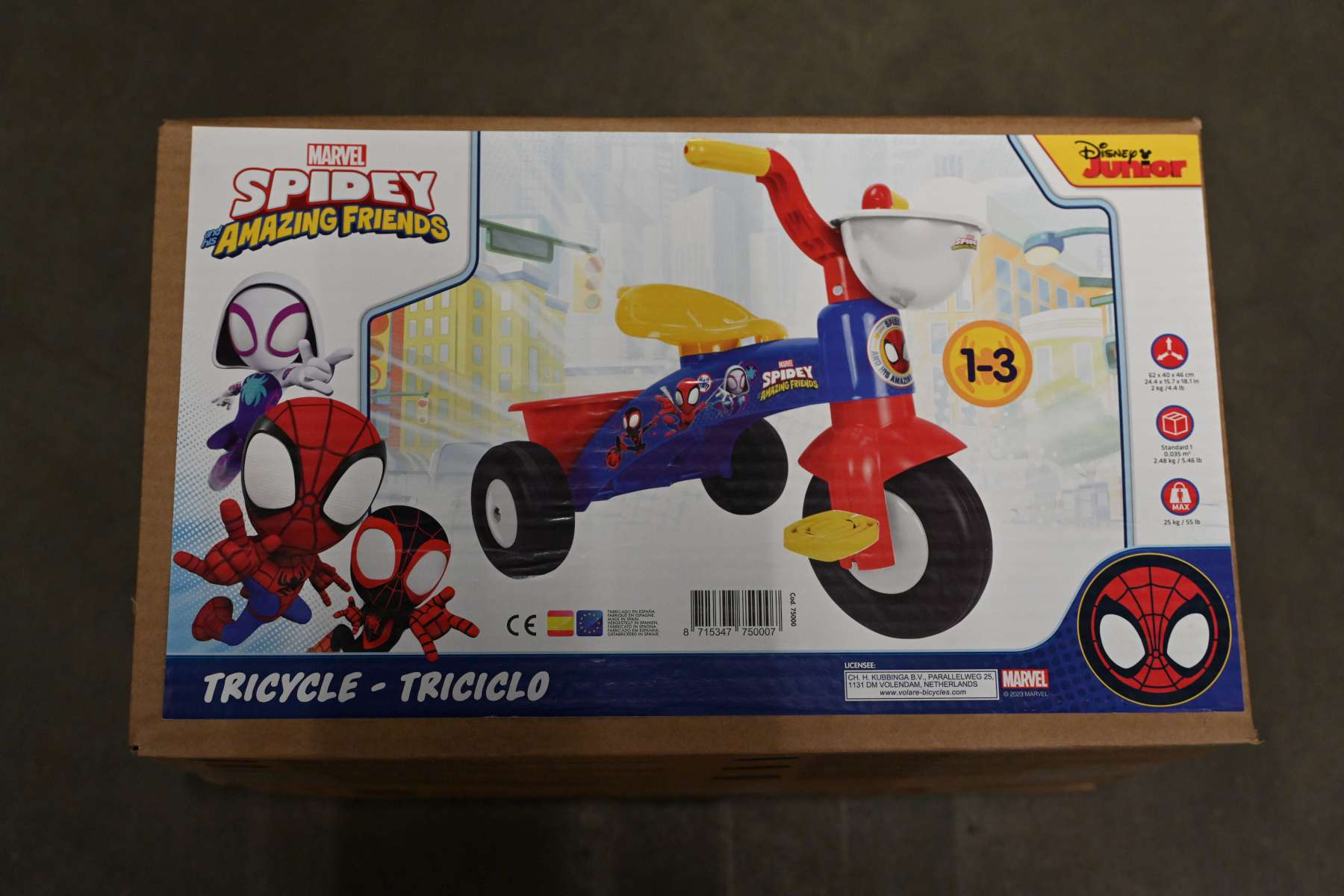 Verpackung eines roten, blauen und gelben Dreirads mit Spidey-Motiv und Altersempfehlung 1-3.