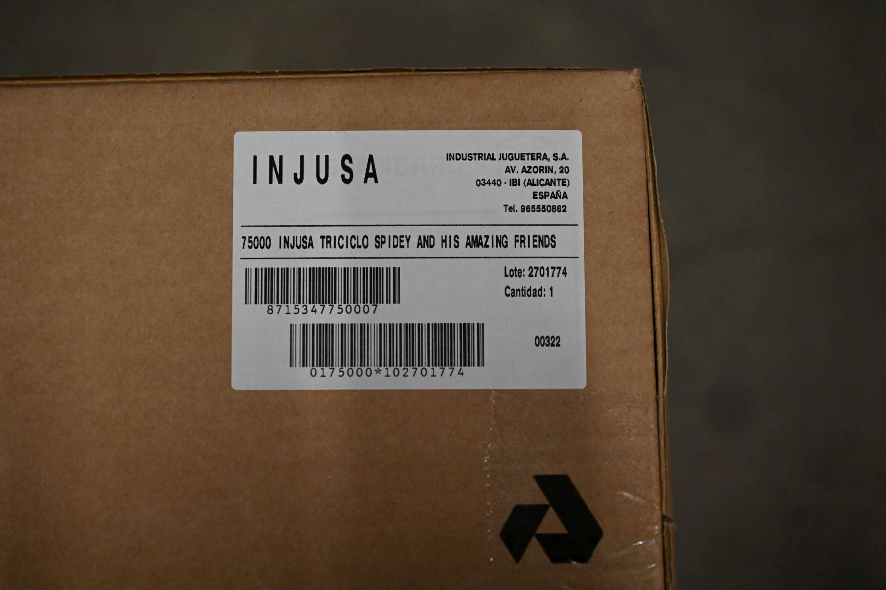 Karton mit INJUSA-Etikett. Produkt: Triciclo Spidey und seine erstaunlichen Freunde.