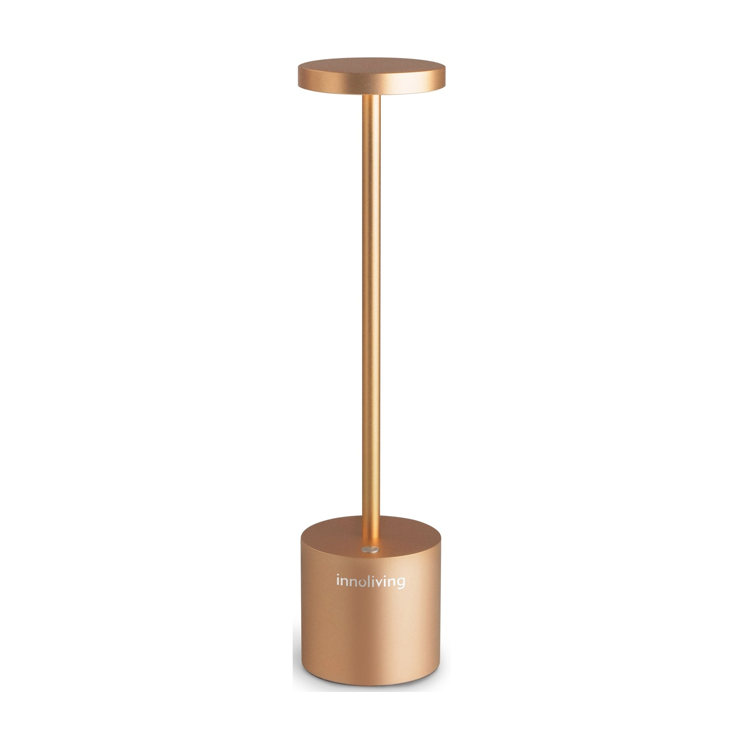 Un'elegante lampada da tavolo dorata si erge su una base rotonda con logo 'innoliving'.