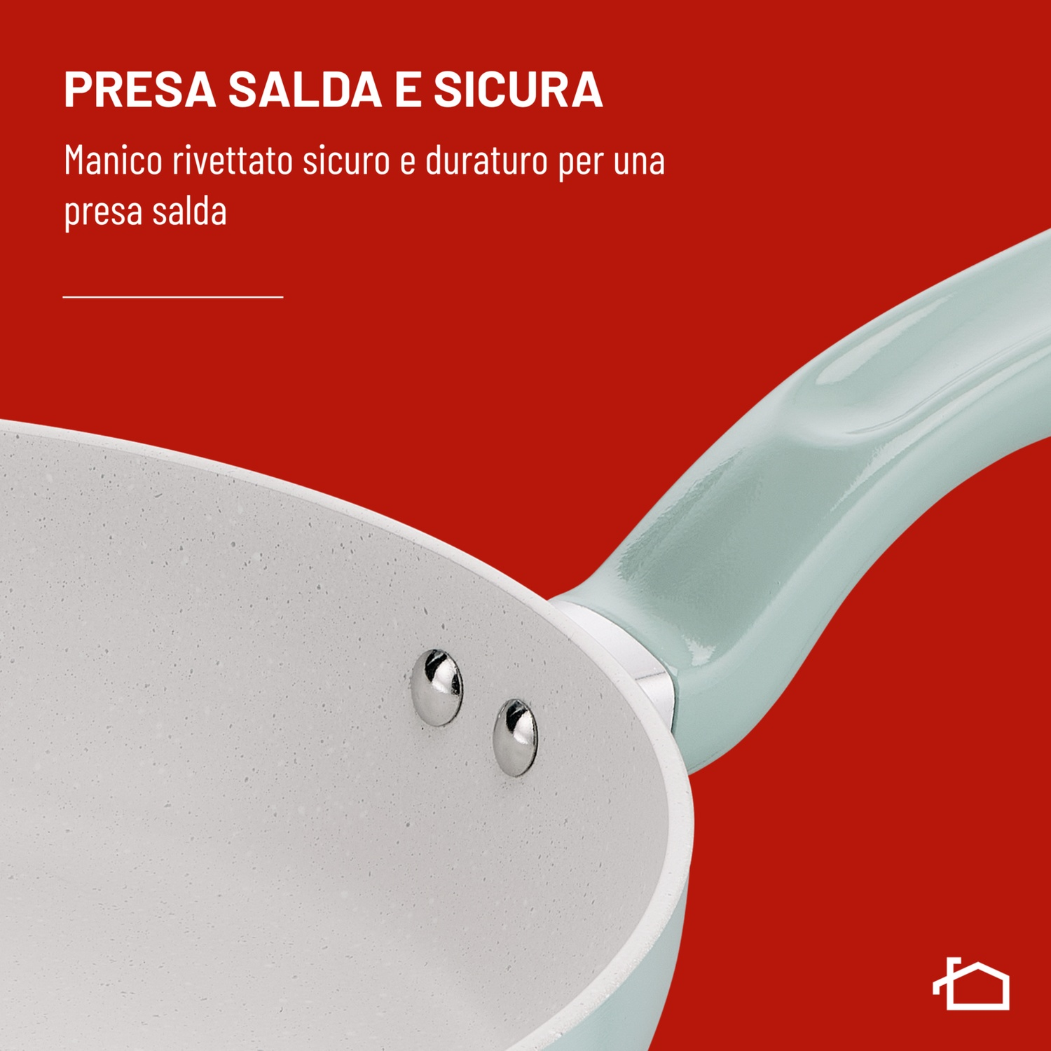Primer plano de una sartén gris claro con mango azul claro y remaches.