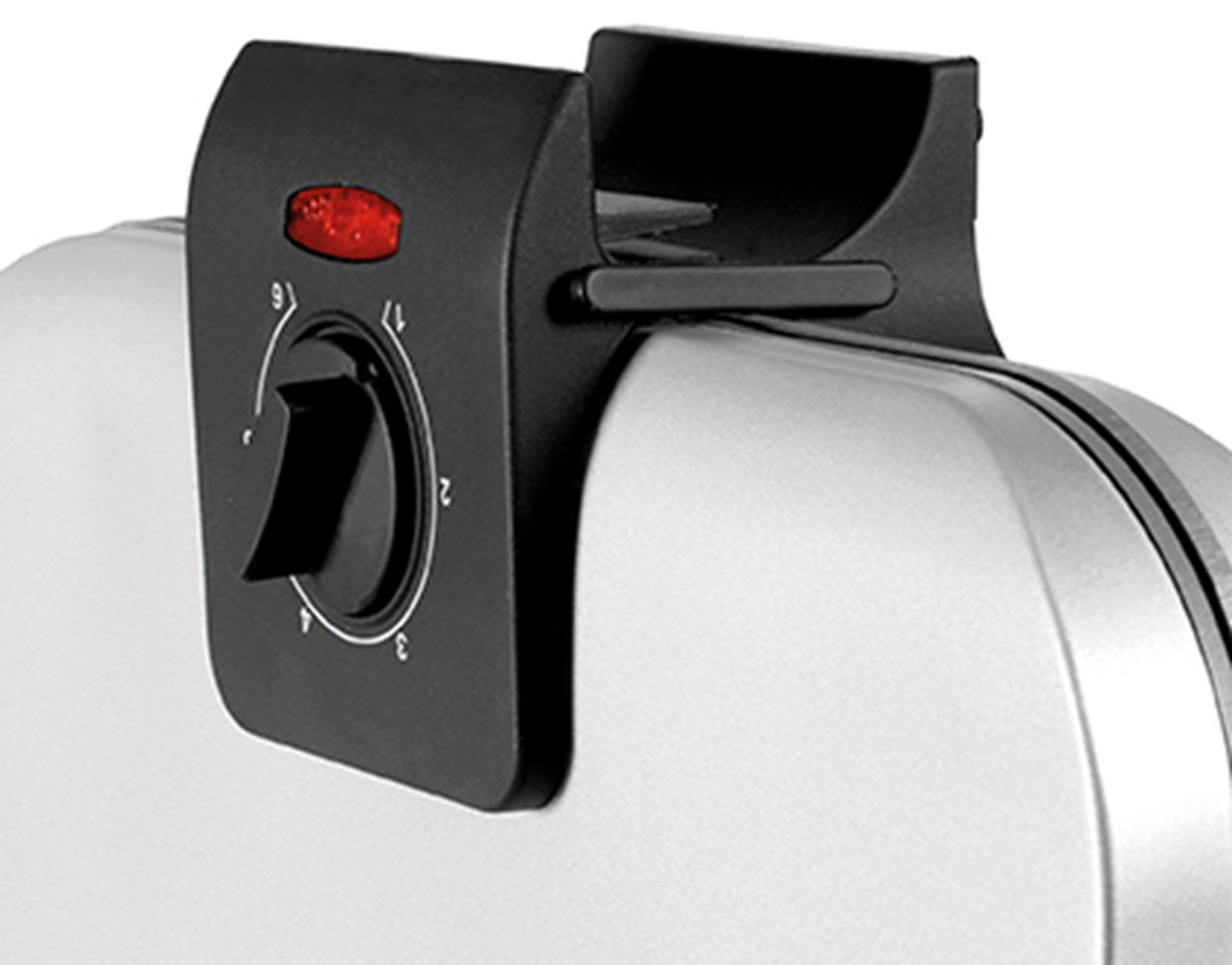 Zbliżenie srebrnego urządzenia z czarnym panelem sterowania, czerwoną lampką kontrolną i pokrętłem.