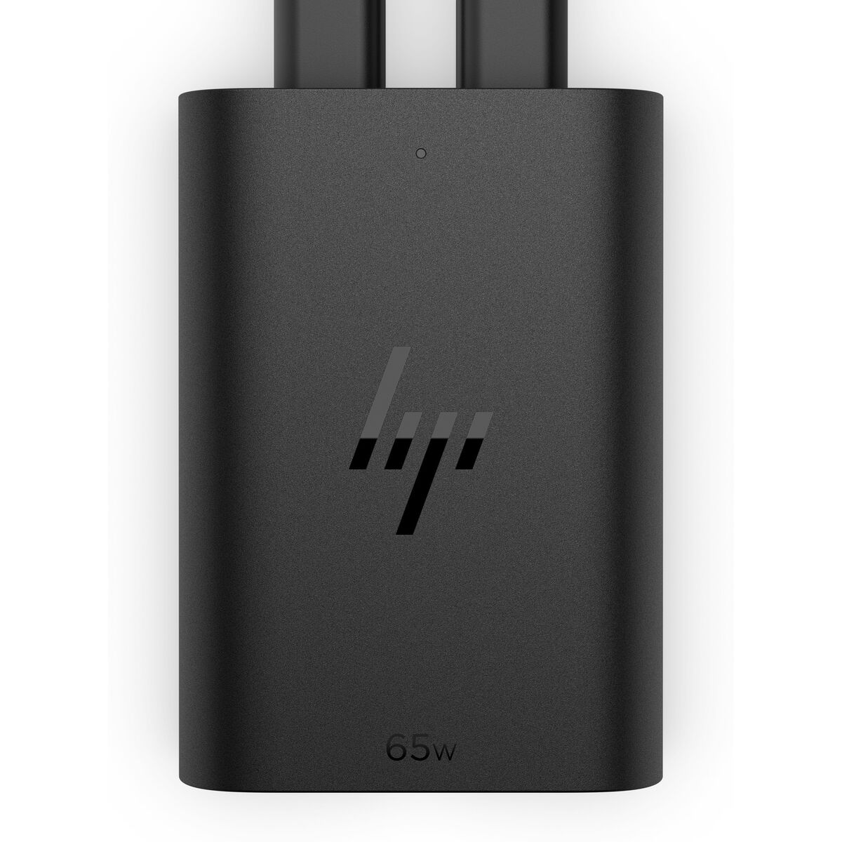 HP logosu ve 65W ibaresi bulunan siyah bir HP güç adaptörü.