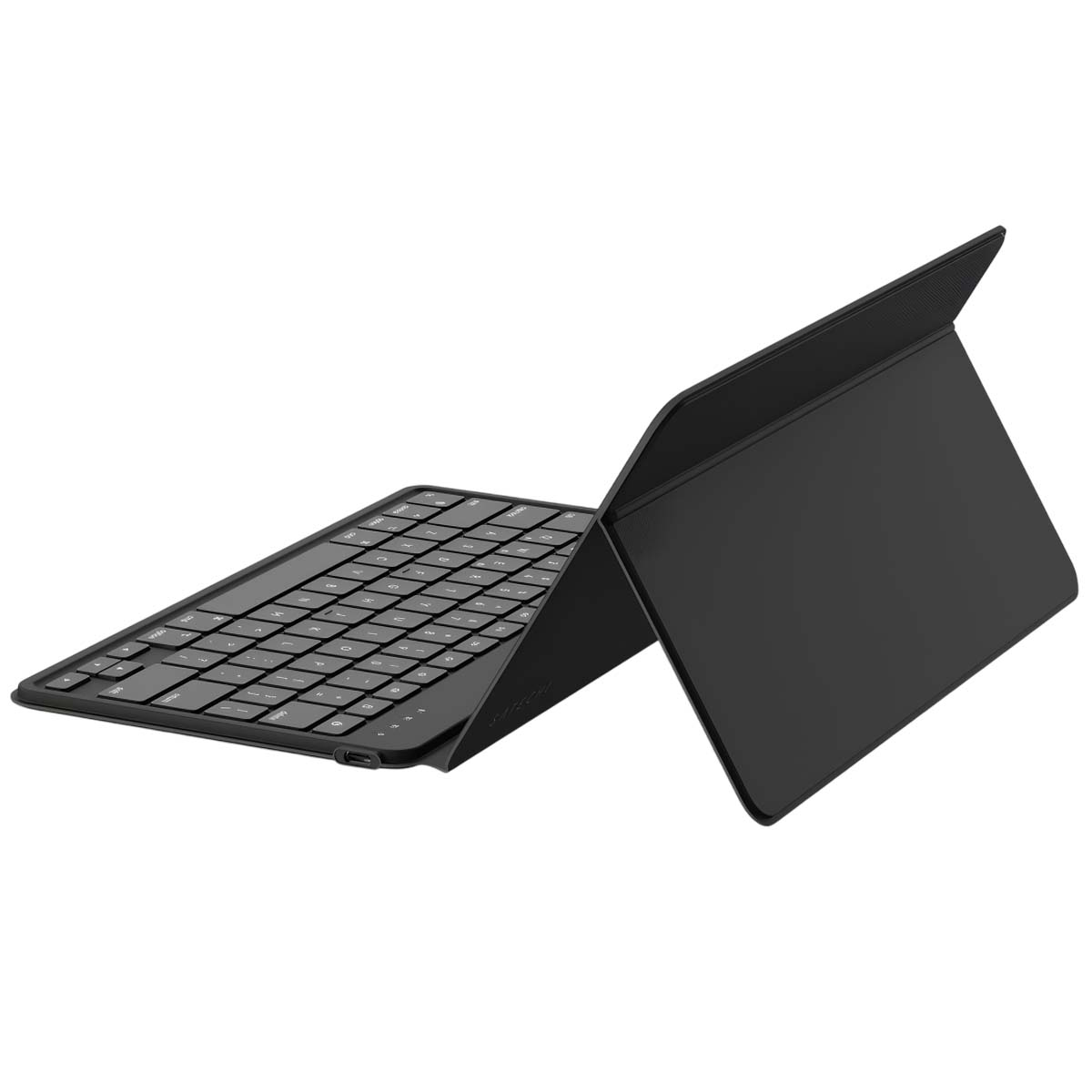 Un tablet nero con custodia tastiera, aperto e appoggiato.