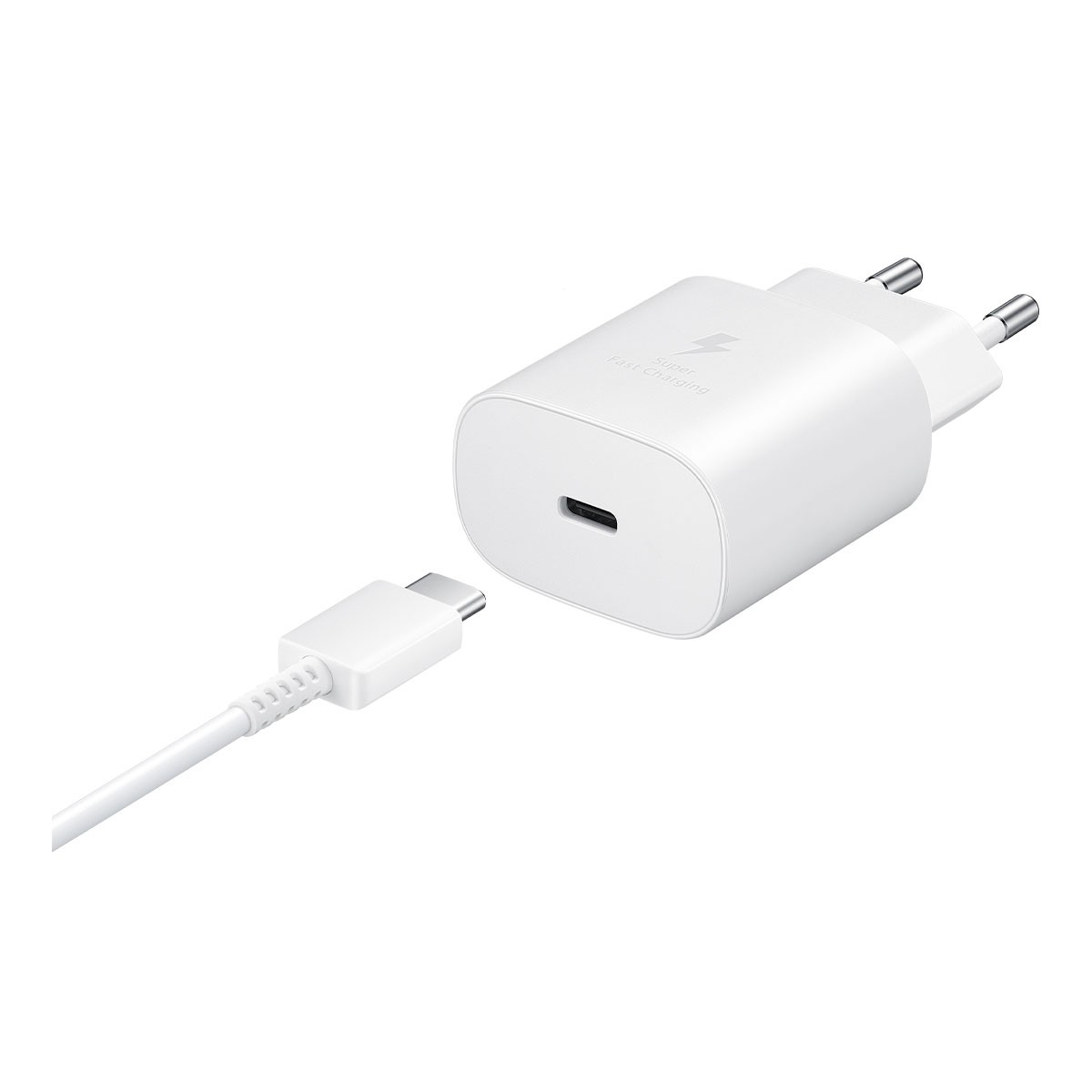 Caricatore e cavo USB-C bianchi su sfondo bianco. Ricarica super rapida.