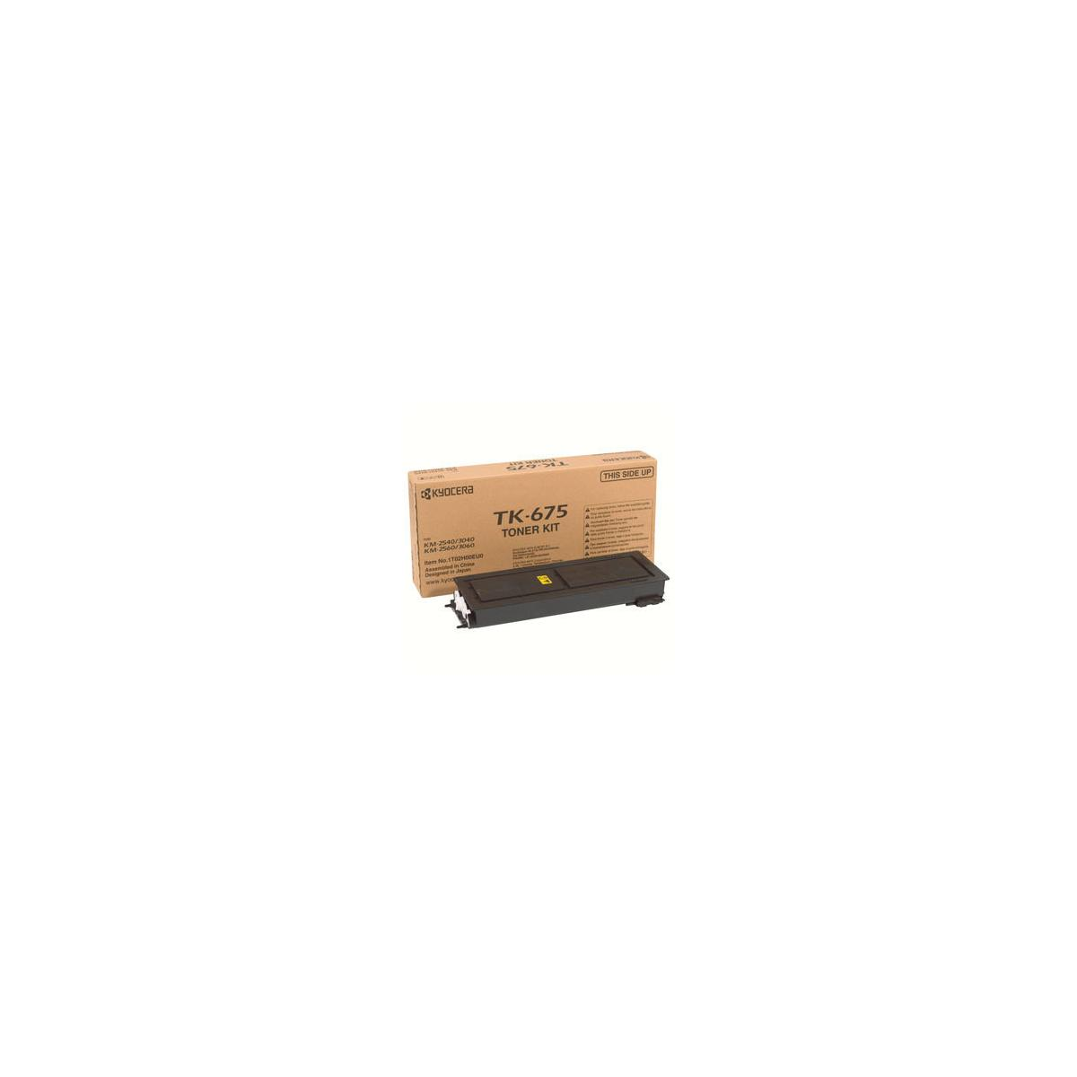 Kit toner Kyocera TK-675 in scatola, etichettato 'This Side Up'.