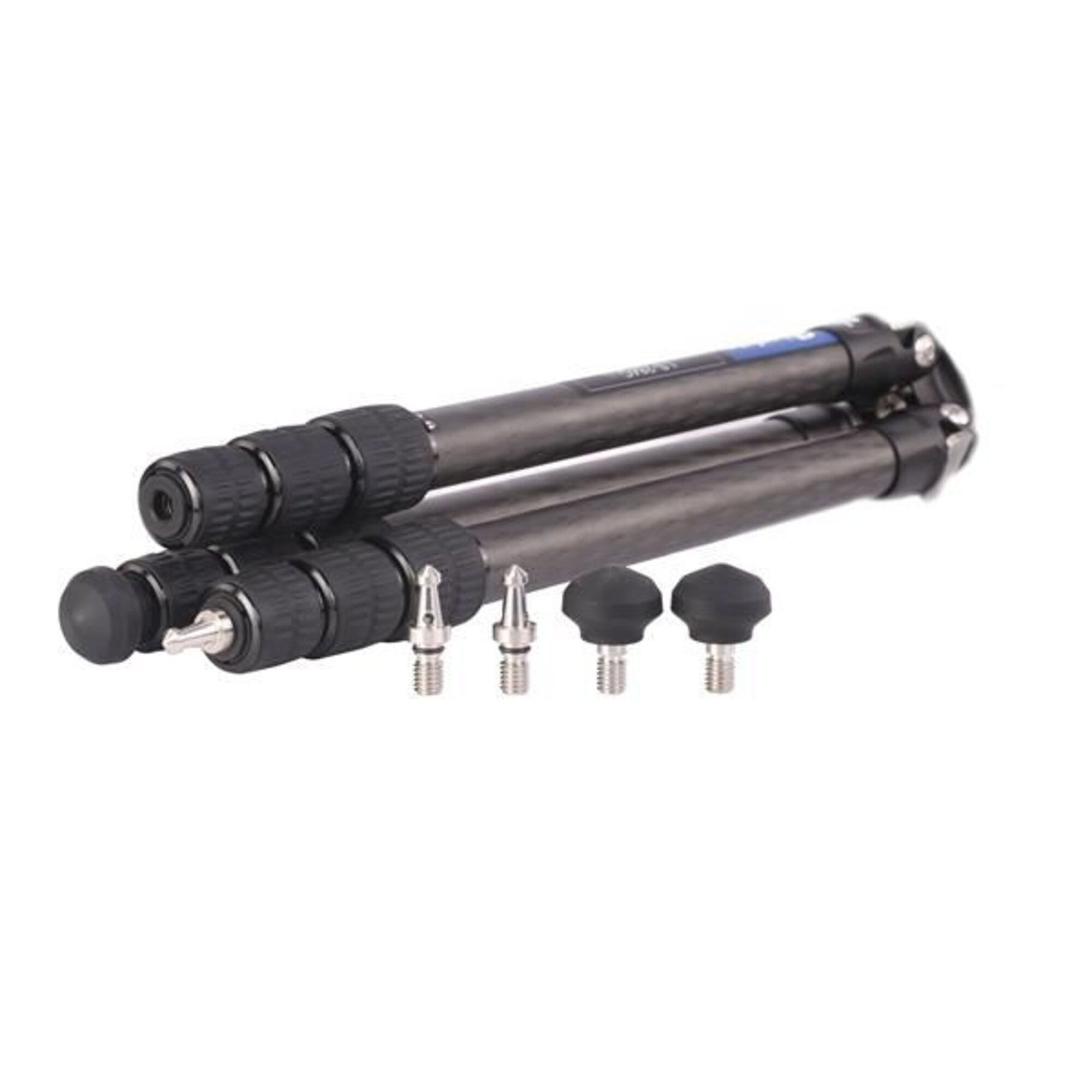 Ein schwarzes Carbonfaser-Stativ mit schwarzen Gummifüßen und Metallspitzen.