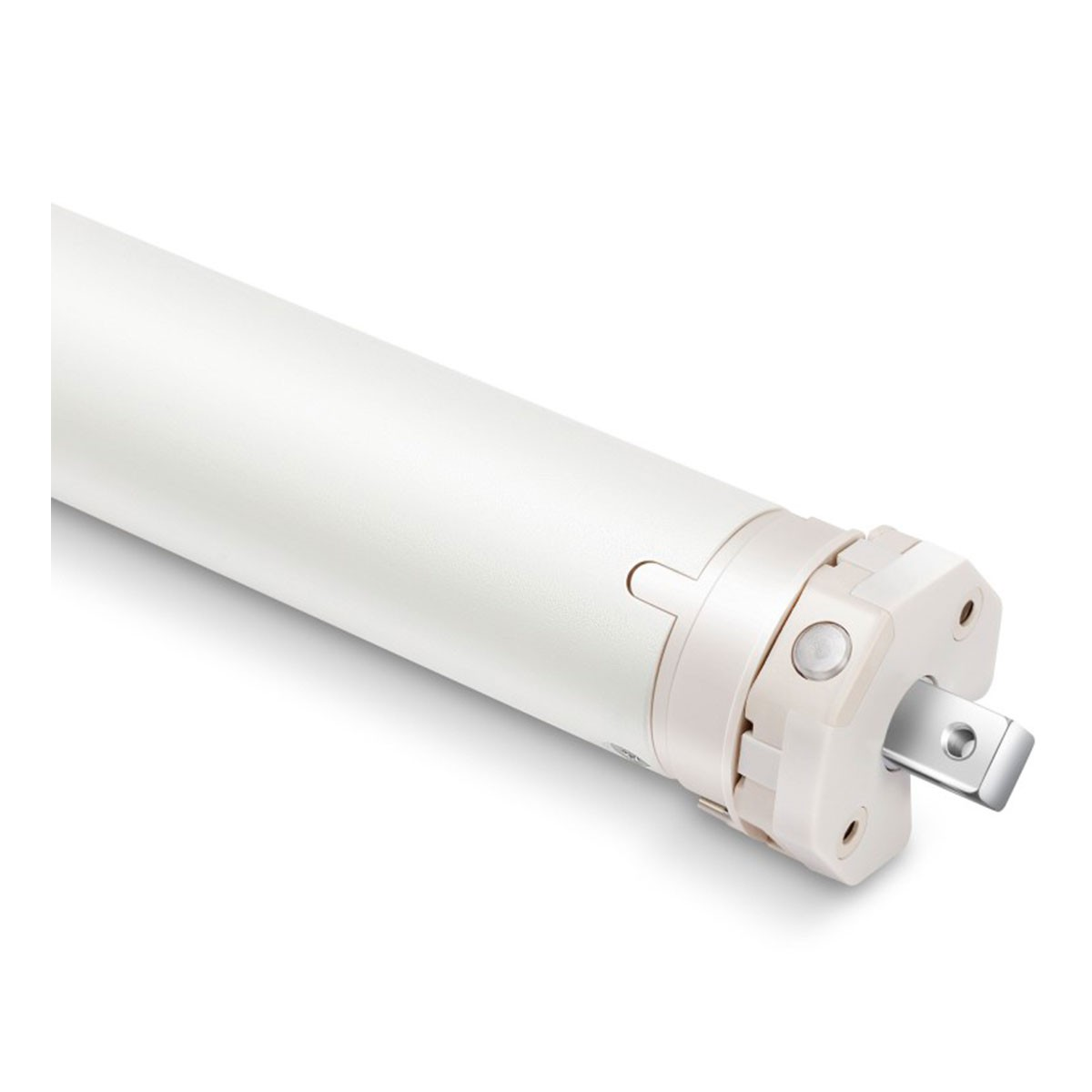 Biały silnik rurowy ze srebrnym wałem napędowym na białym tle.