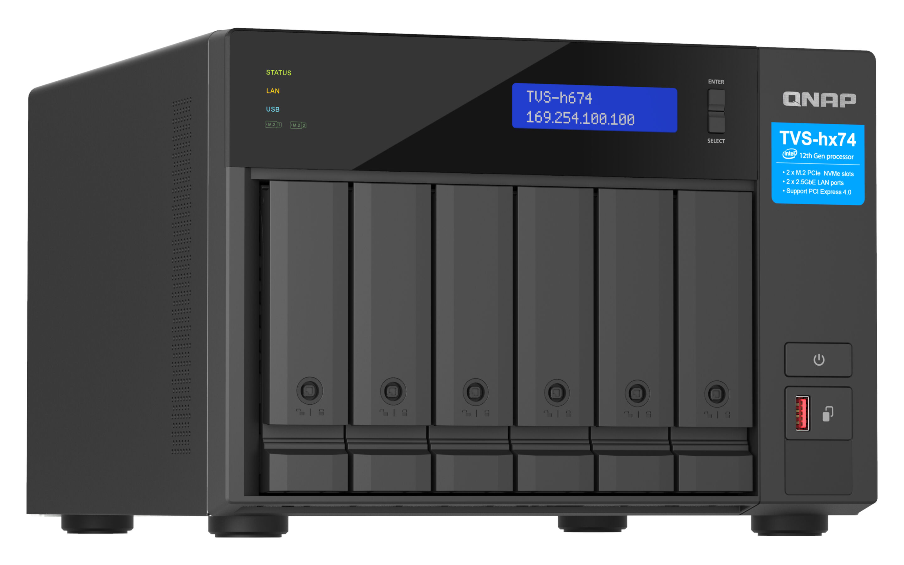 Un dispositivo NAS QNAP TVS-hx74 nero con sei alloggiamenti per unità e una porta USB anteriore.