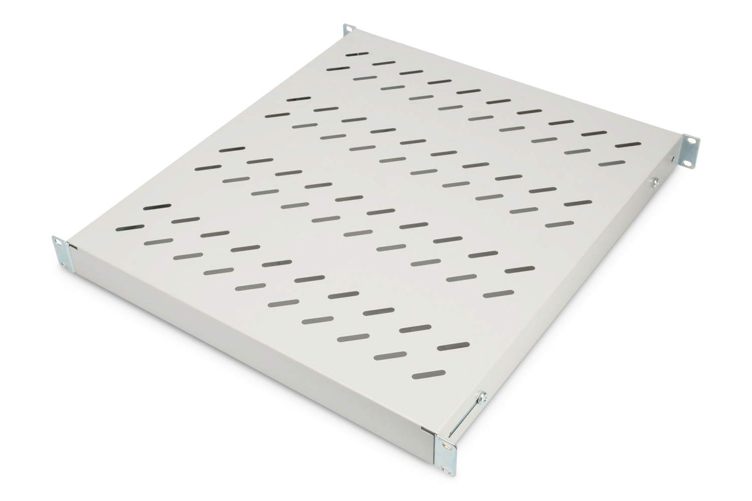 Una mensola per rack grigio chiaro perforata con staffe metalliche e rivetti.