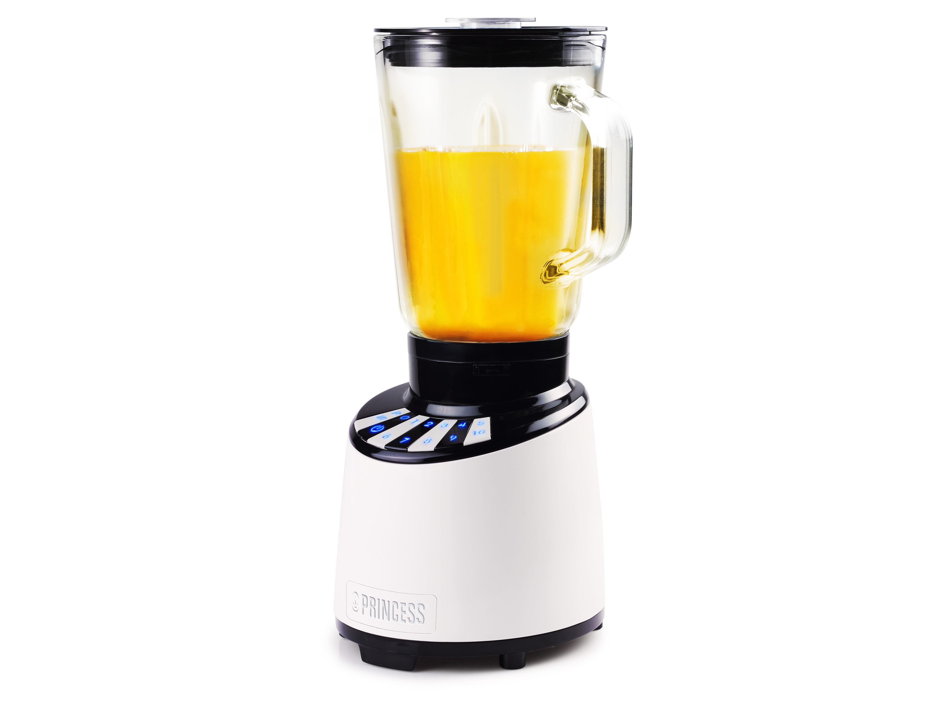 Un frullatore bianco con caraffa in vetro riempita di liquido arancione.