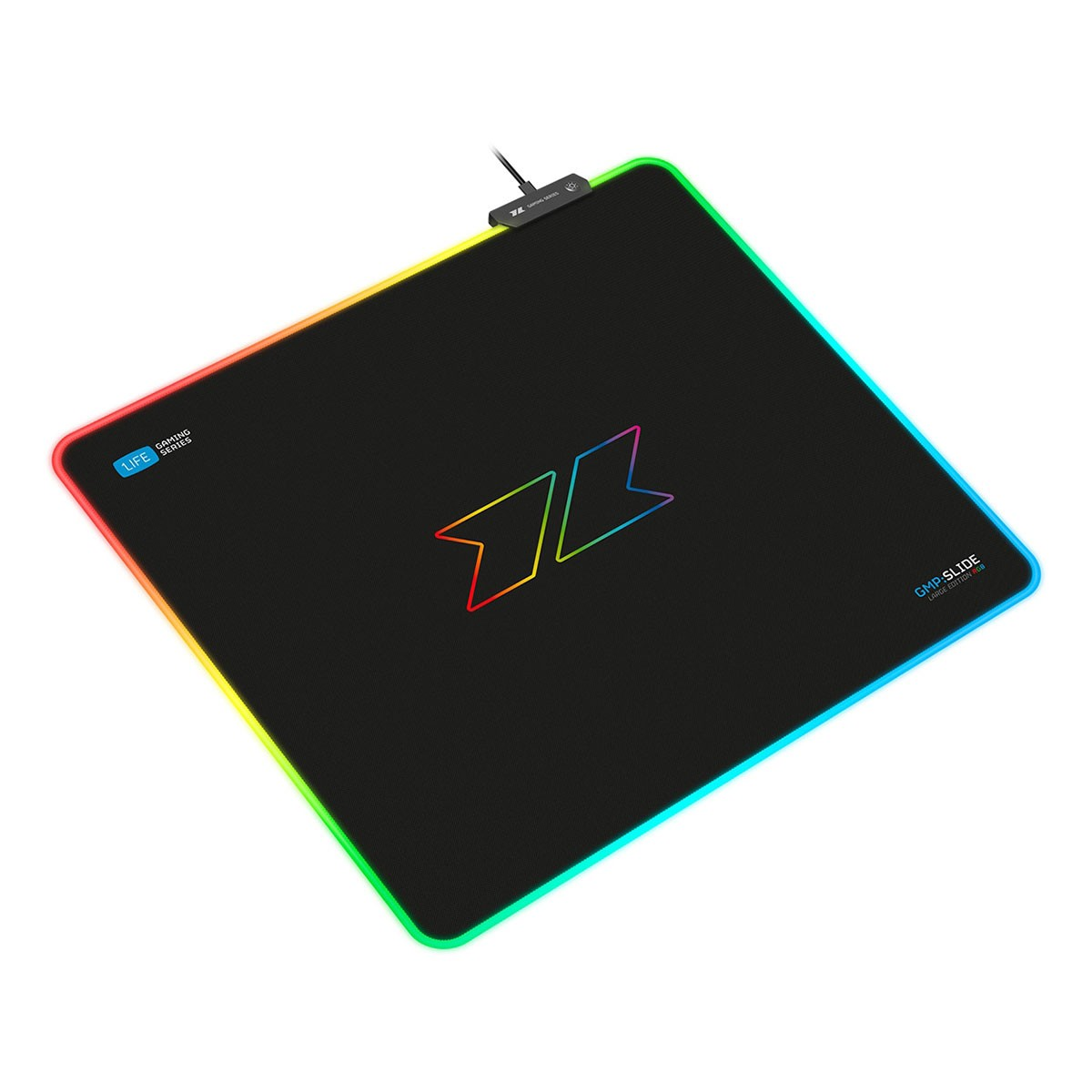 Tappetino mouse gaming nero con illuminazione RGB, logo al centro e testo a destra.