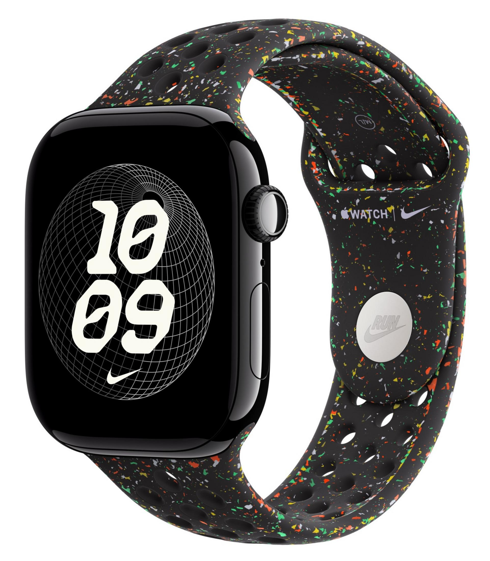 Schwarze Apple Watch mit gesprenkeltem Armband, zeigt 10:09 Uhr, Nike-Logo.